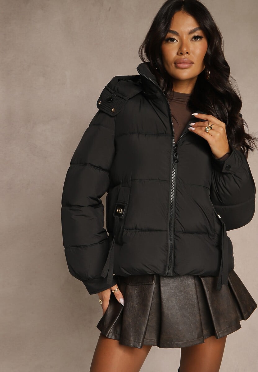 Czarna Kurtka Puffer z Pikowanymi Przeszyciami i Odpinanym Kapturem Gallerea