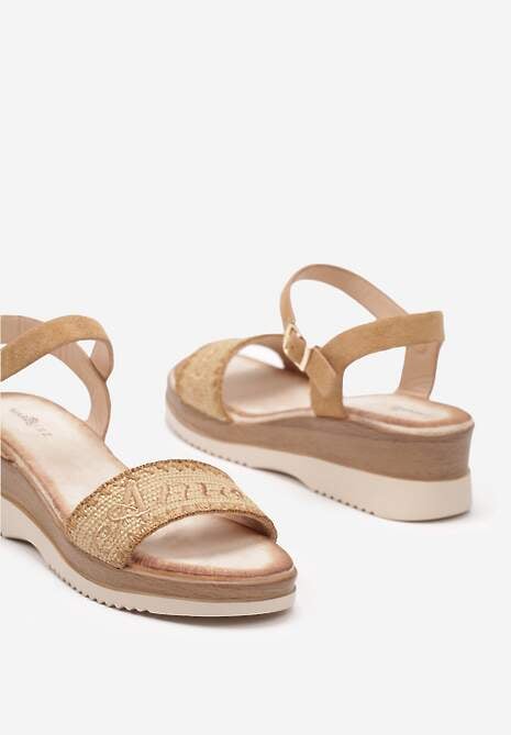 Brązowe Casualowe Sandały na Koturnie z Napisem i Ozdobną Plecionką Moonhara