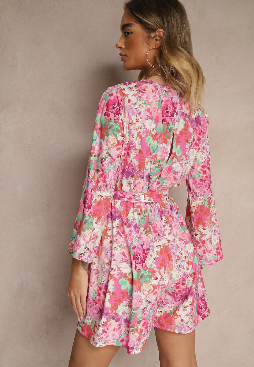 Różowy Kopertowy Kombinezon z Wiązanym Paskiem i Rozszerzanymi Rękawami Telurea