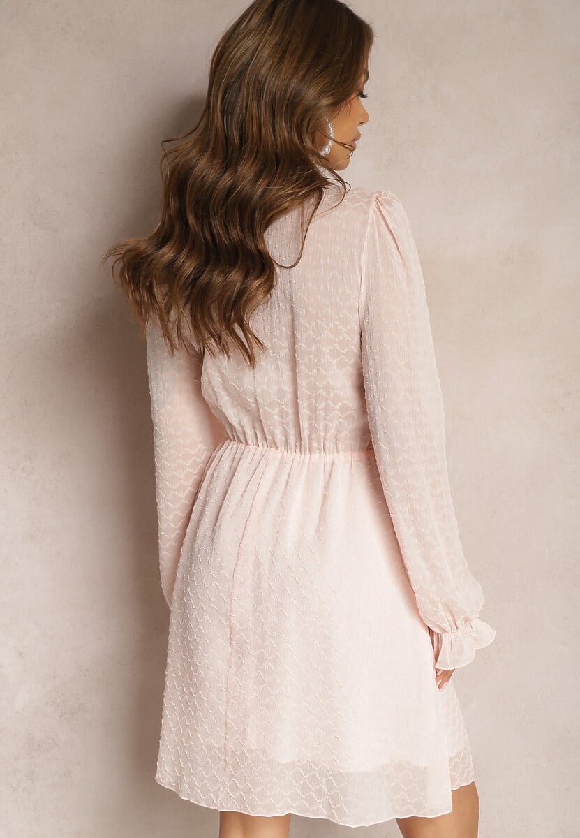 Różowa Rozkloszowana Sukienka Pokryta Transparentną Tkaniną z Wycięciami po Bokach Cedriona