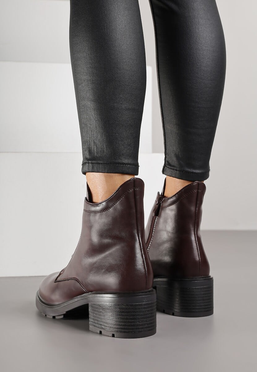 Bordowe Botki ze Skóry Naturalnej na Słupku Ozdobione Przeszyciami Deleisa