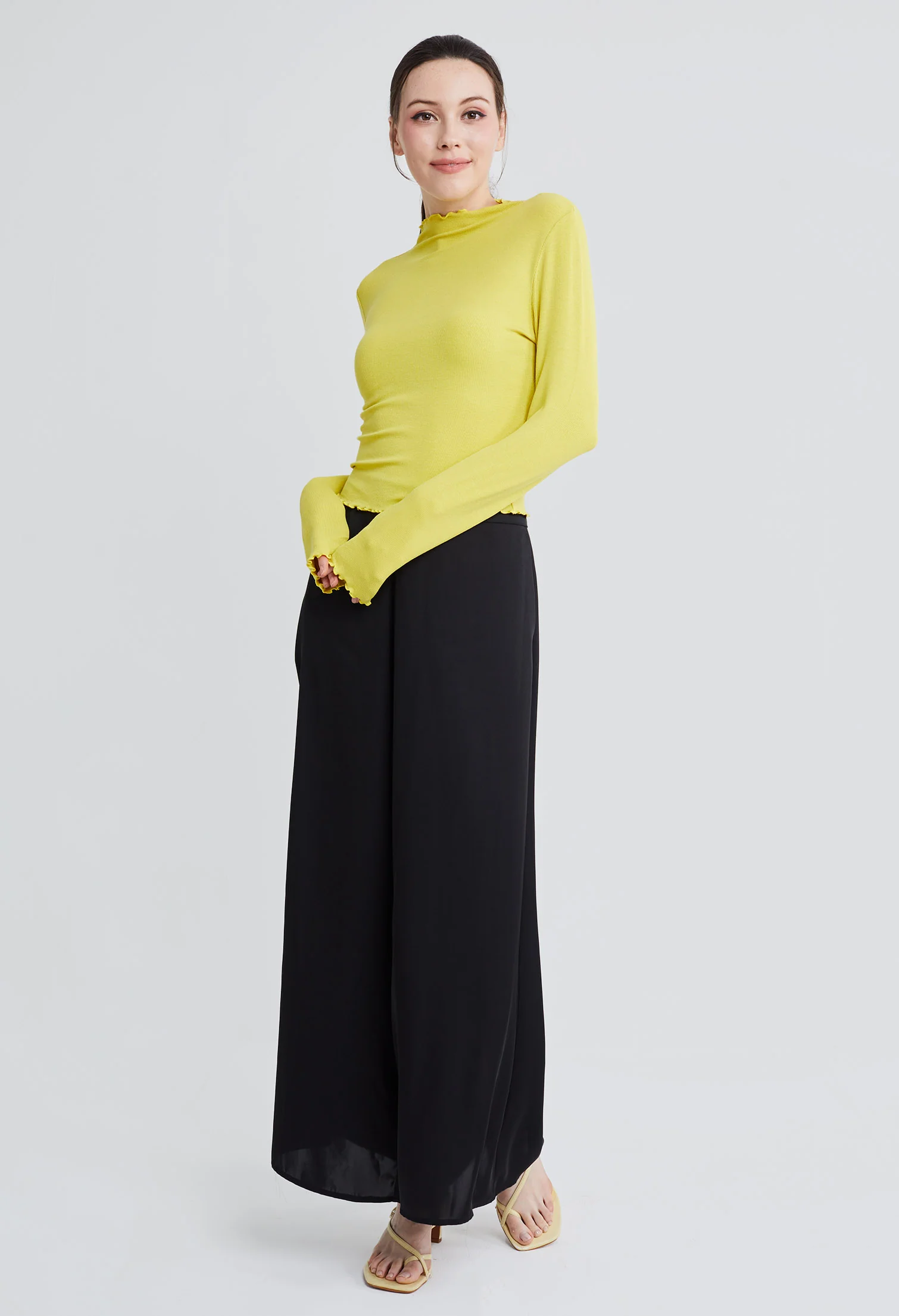 Frilled Turtleneck Inner Fitted Top