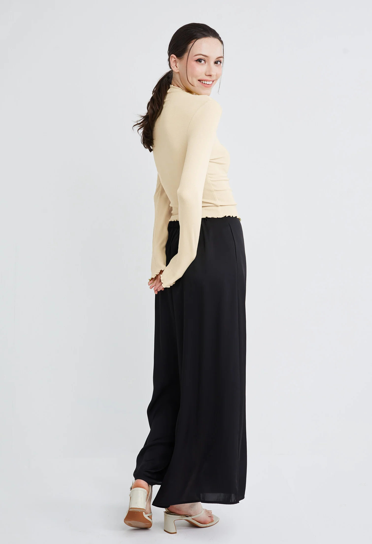 Frilled Turtleneck Inner Fitted Top