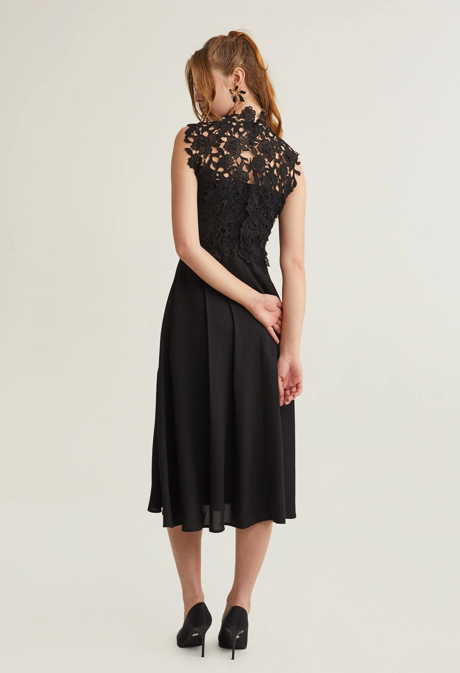 Elegant Laced Bodice Midi Dress