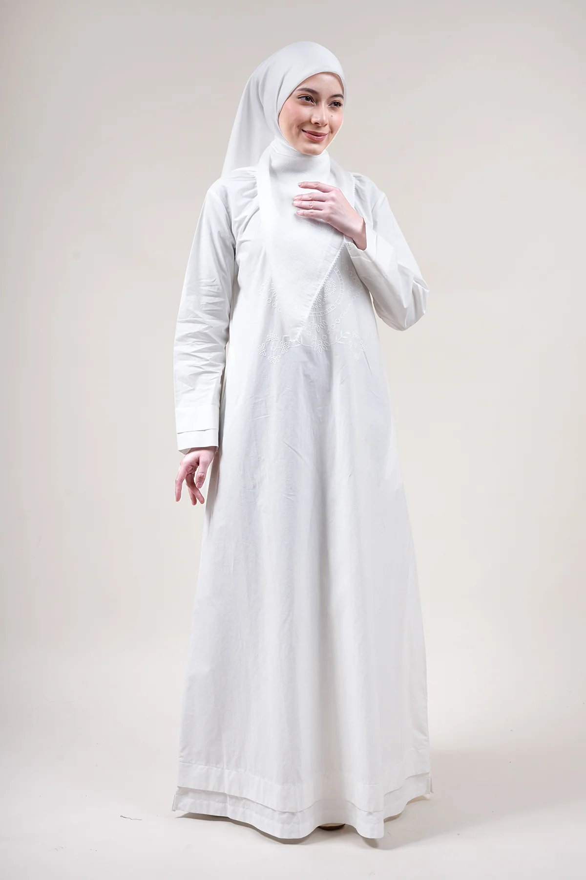 Neera Embroidery Jubah