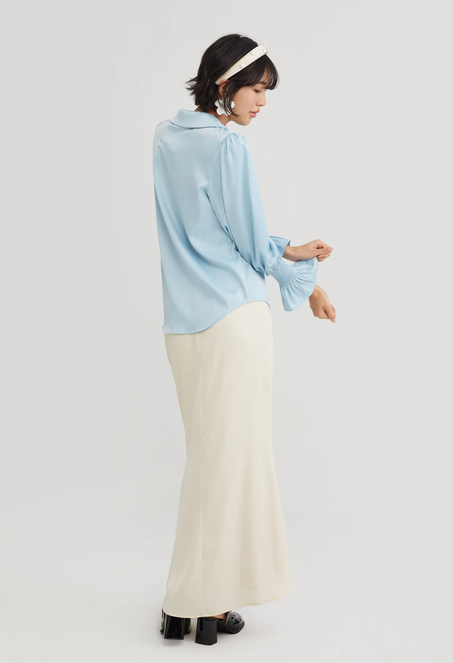 Peter Pan Colar Elastic Cuff Petal Blouse