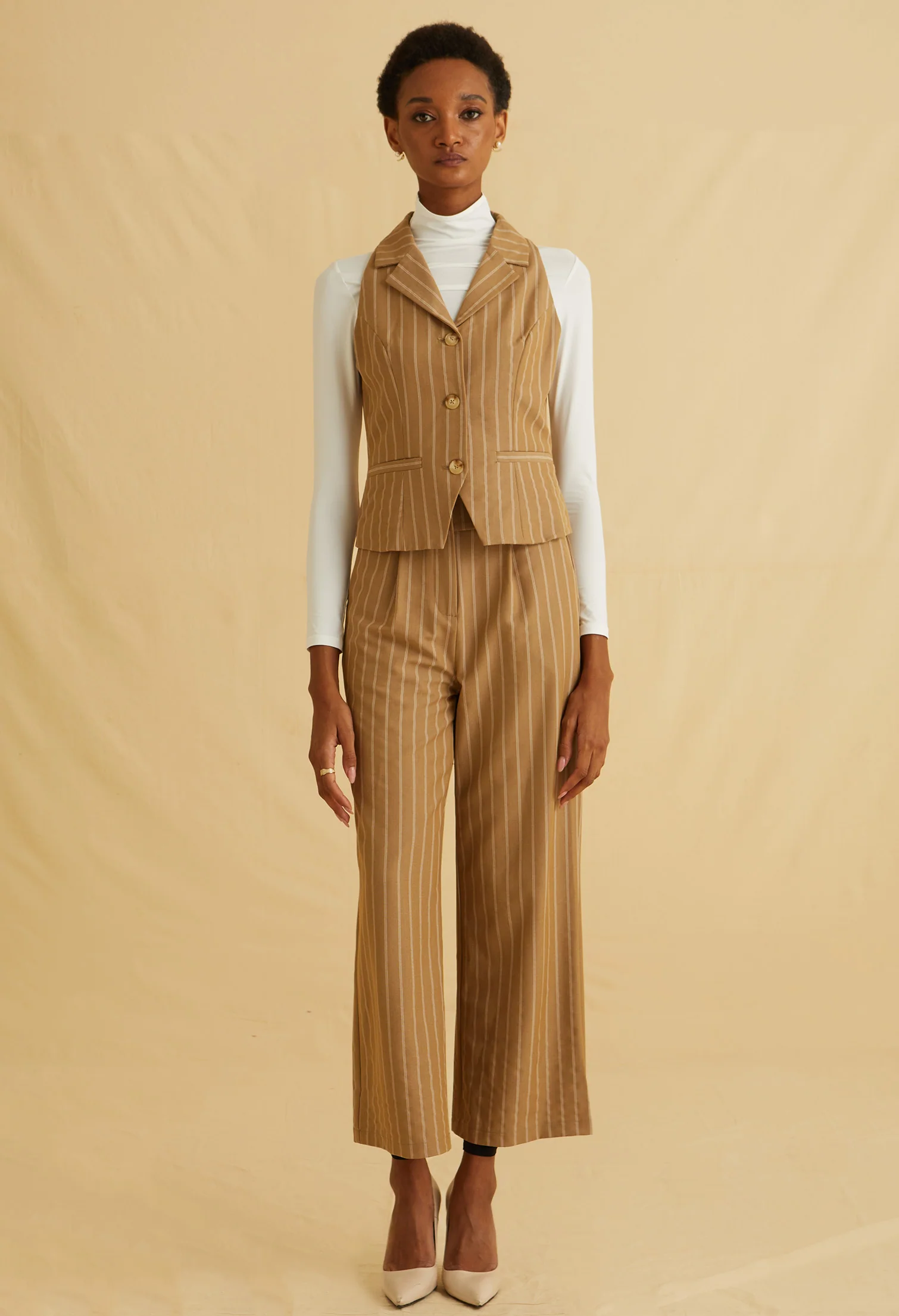 Sharp Line Collared Sleeveless Vest