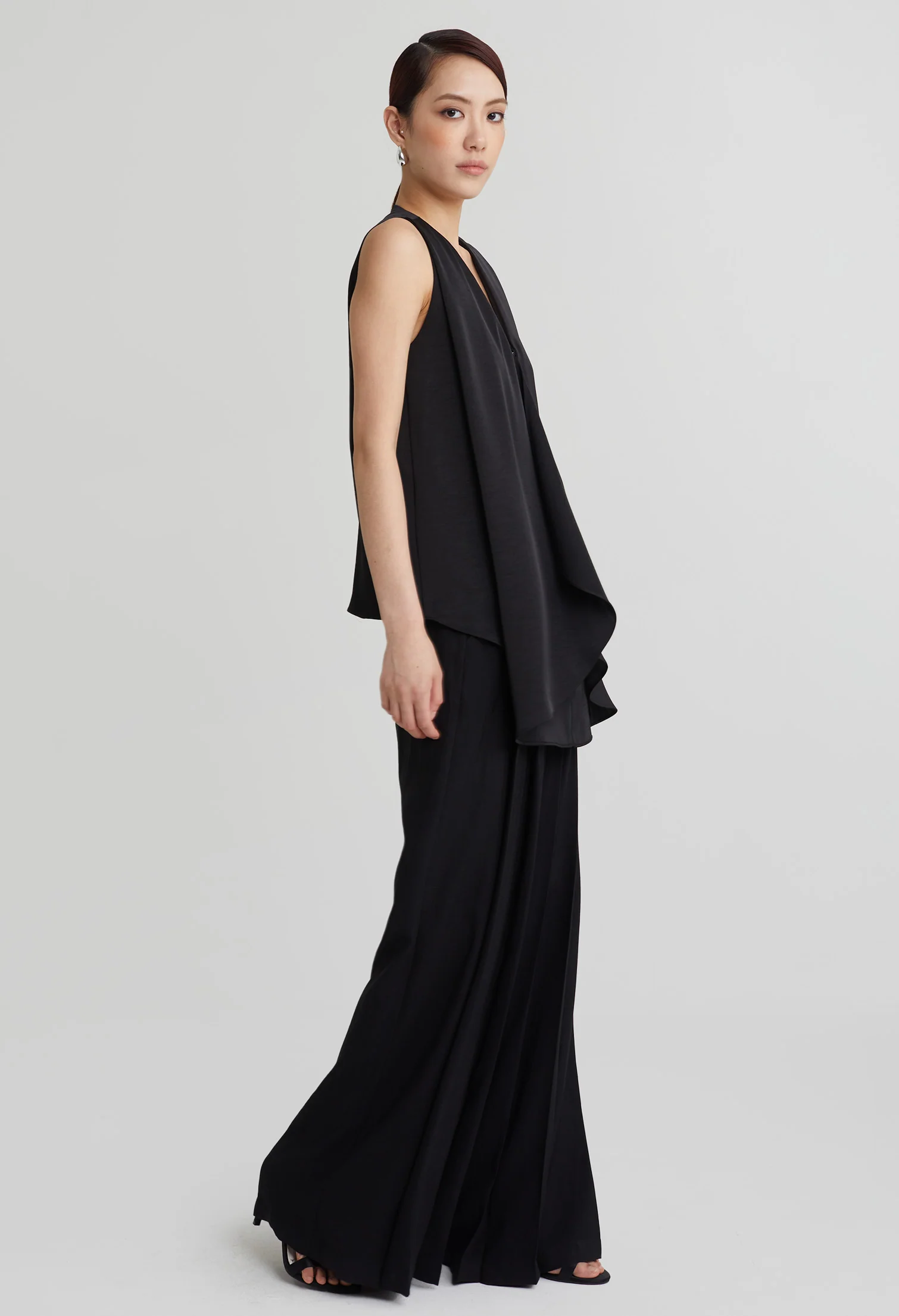 nichii X NURITA HARITH Elegant Two-way Flou Sleeveless Top