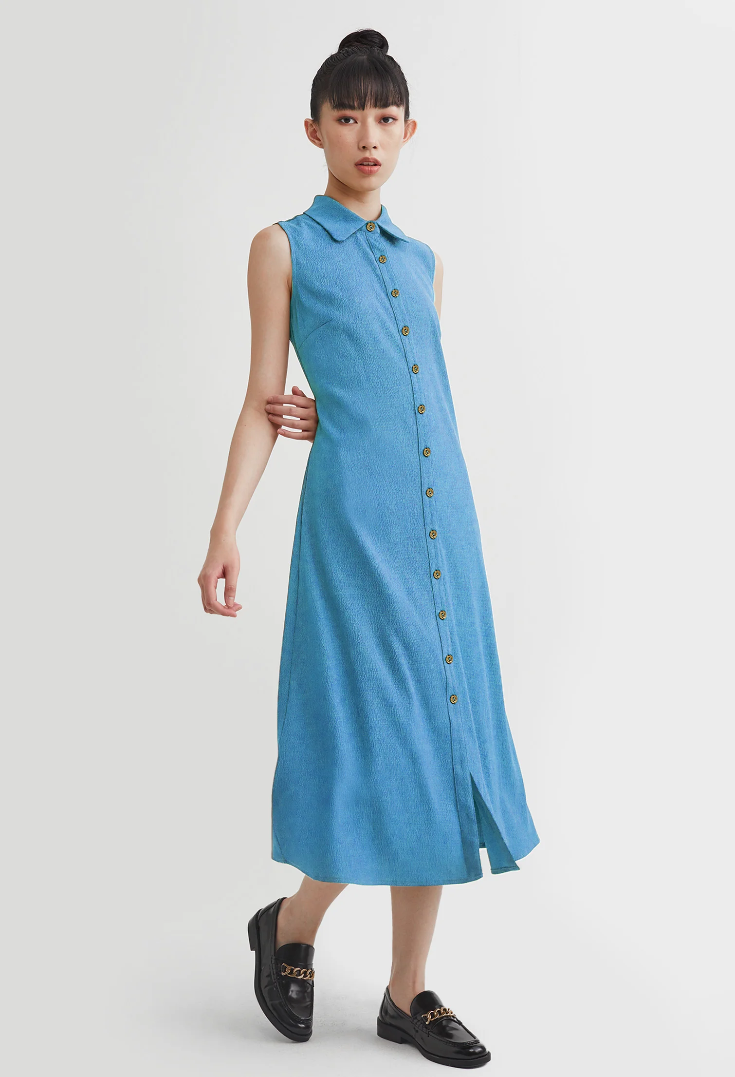 Chic Sleeveless Button Down Dress