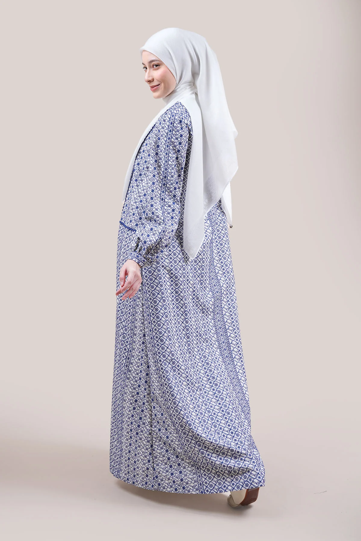 Anahita Embroidery Jubah