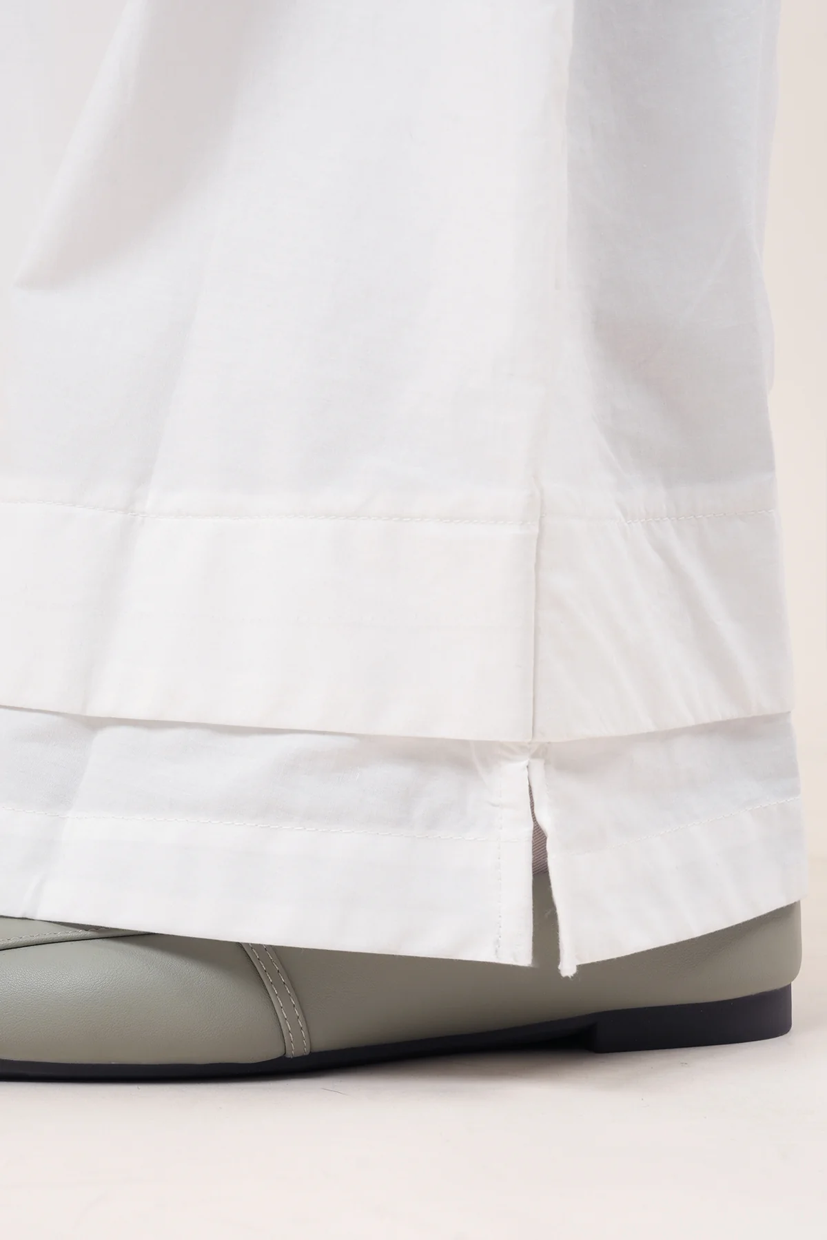 Neera Embroidery Jubah