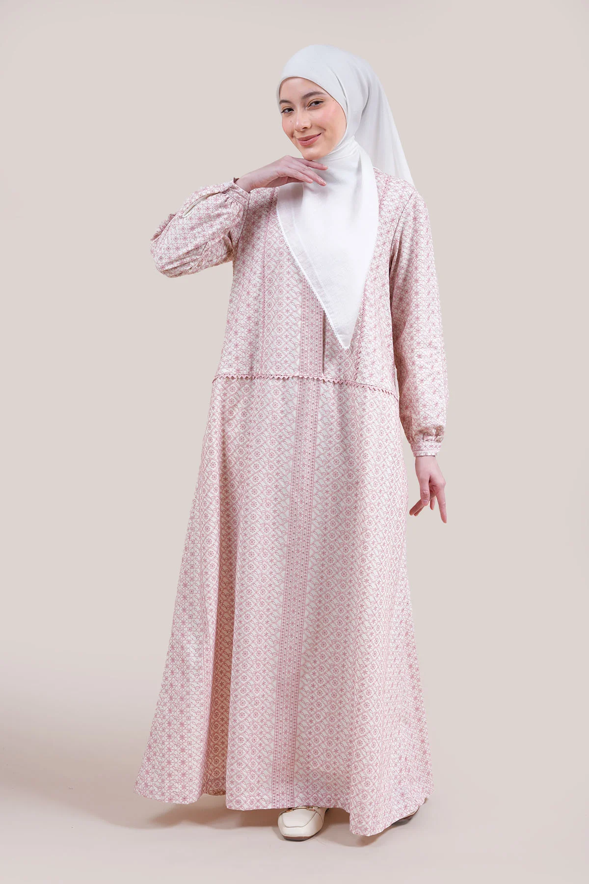 Anahita Embroidery Jubah