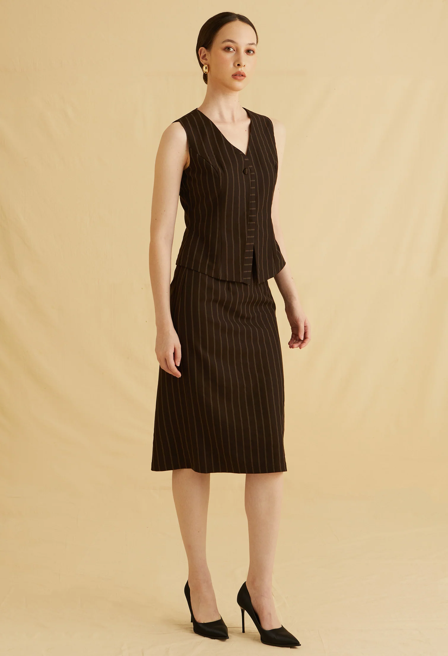 Sharp Line V-Neck Sleeveless Vest