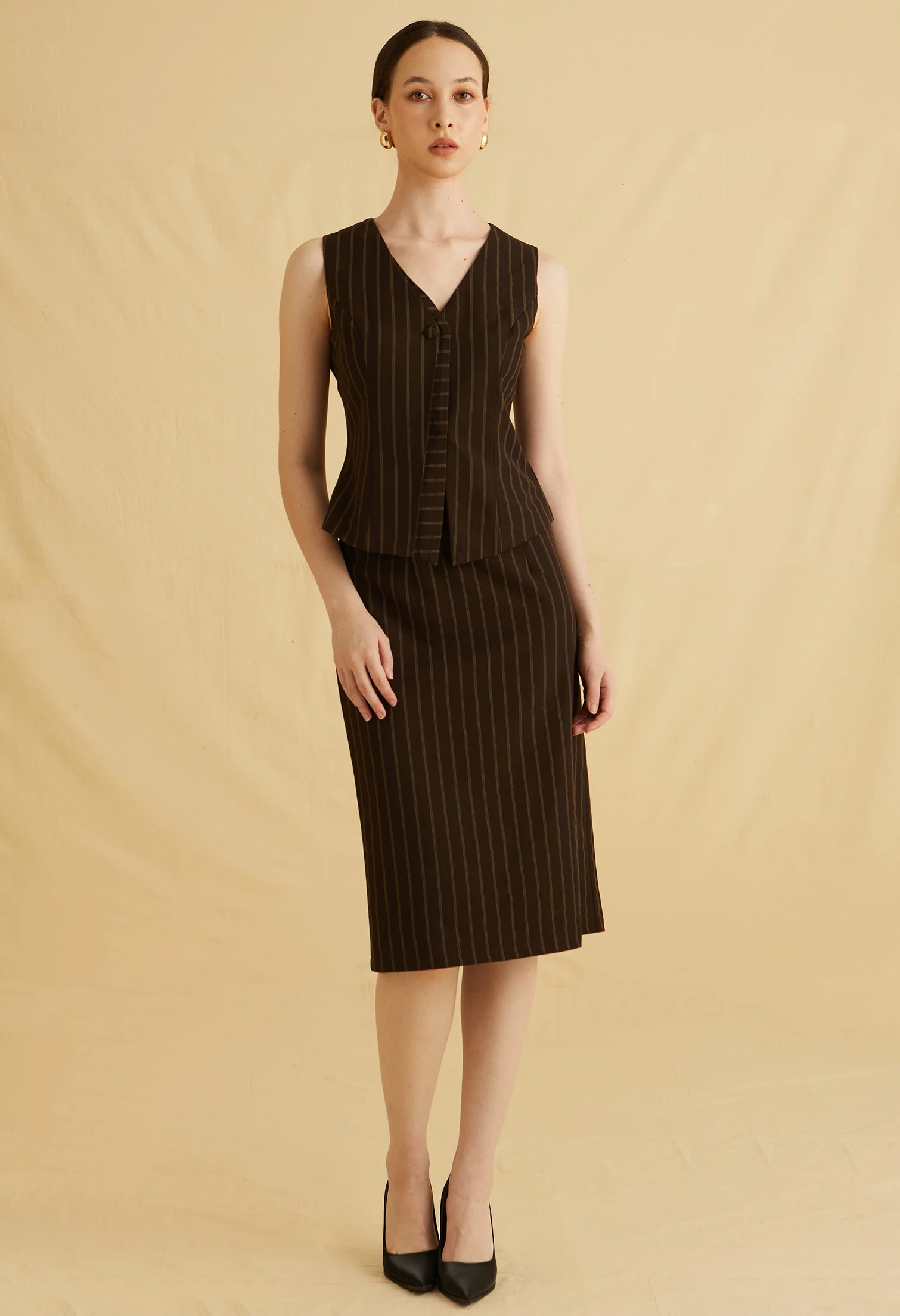 Sharp Line V-Neck Sleeveless Vest