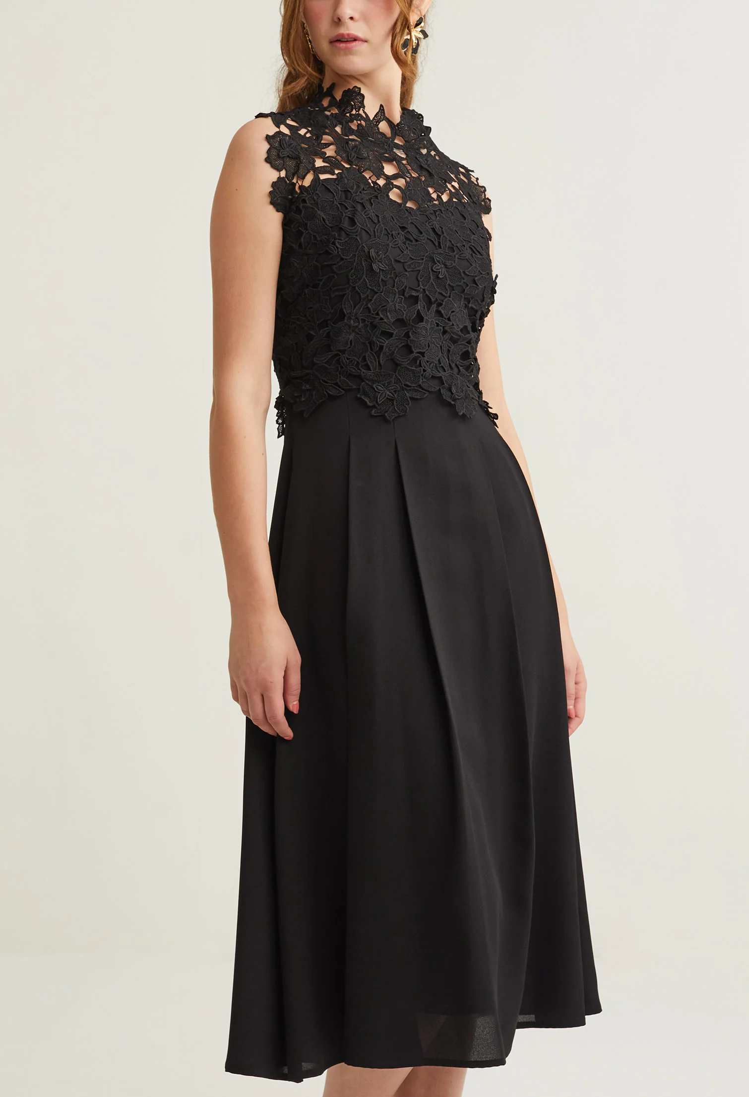 Elegant Laced Bodice Midi Dress
