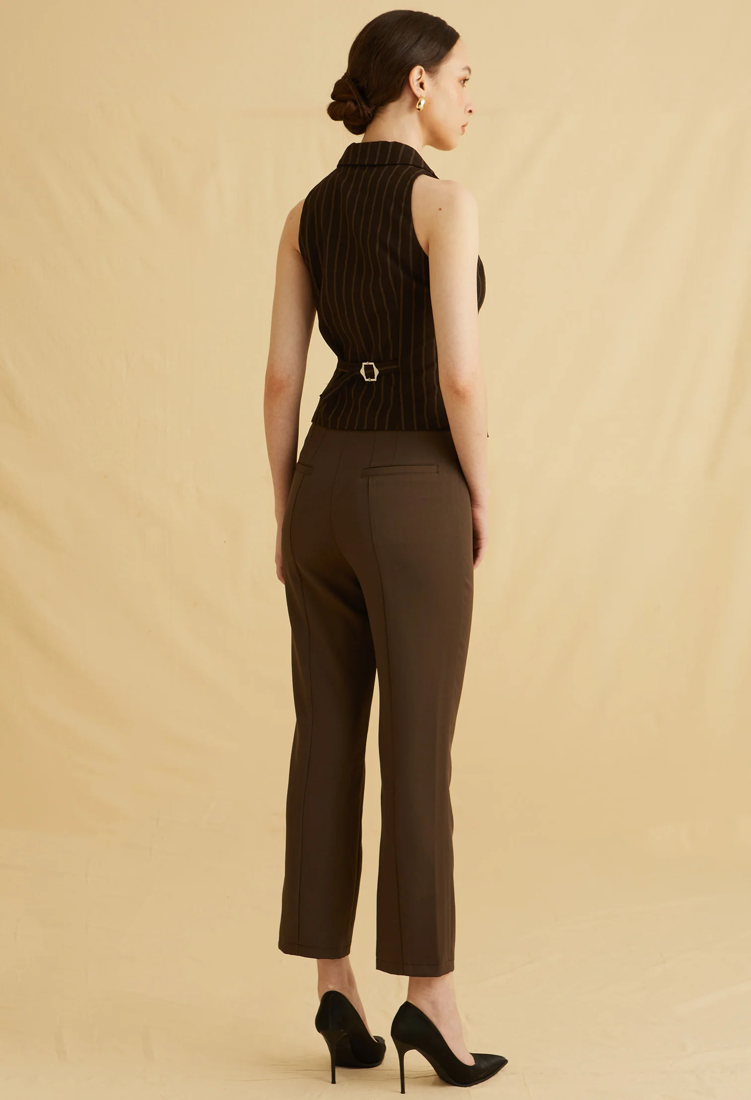 Sharp Line Collared Sleeveless Vest