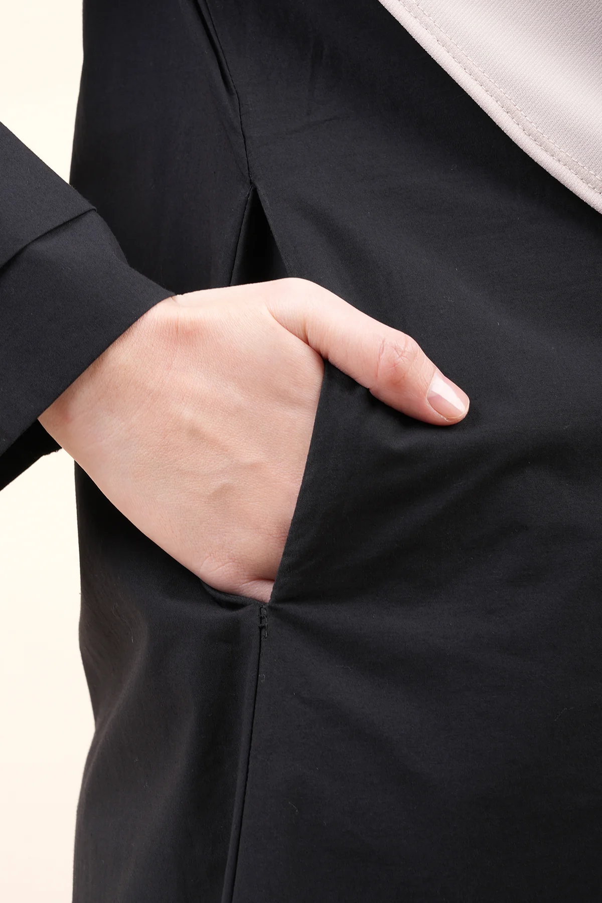 Neera Embroidery Jubah