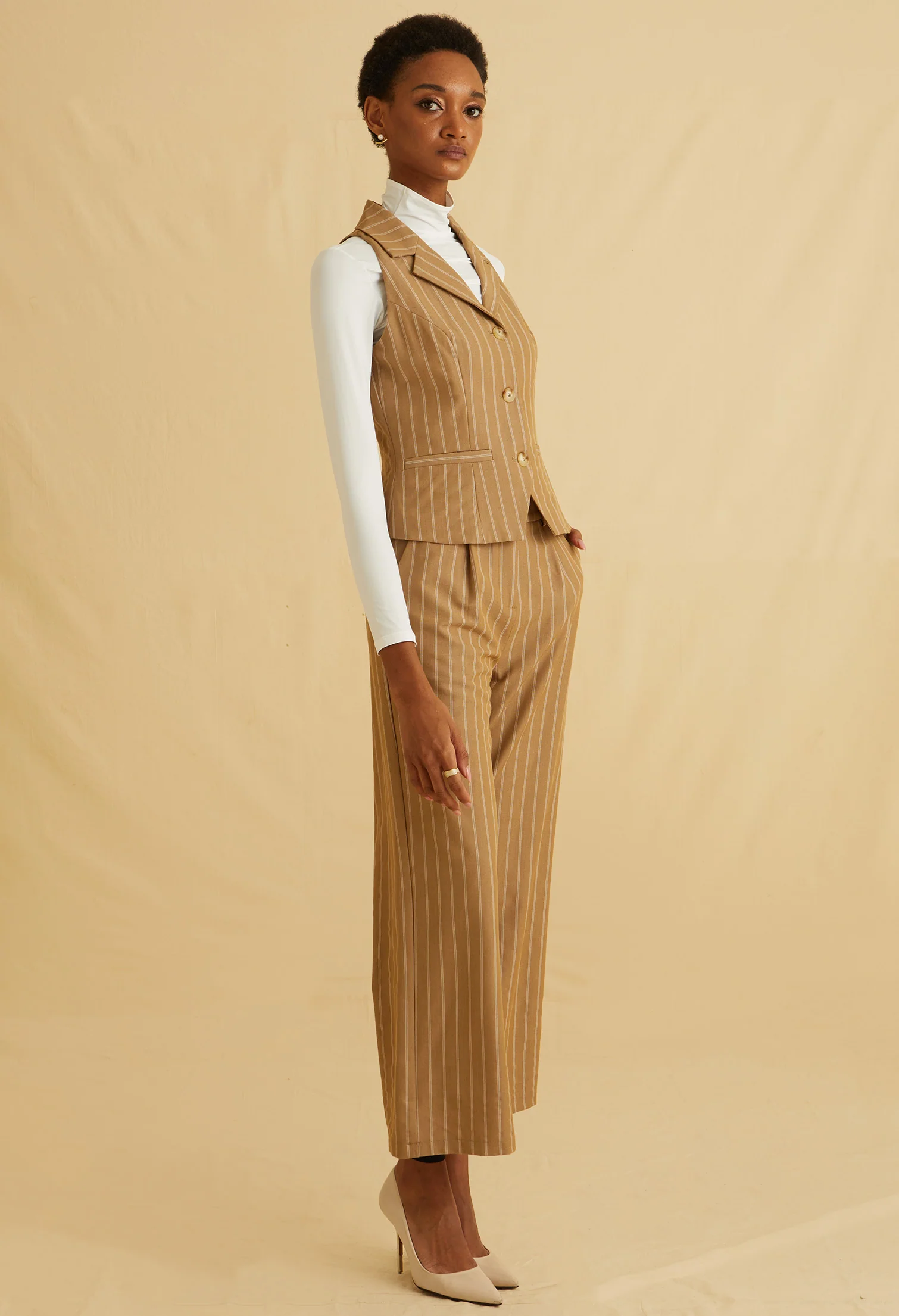 Sharp Line Collared Sleeveless Vest