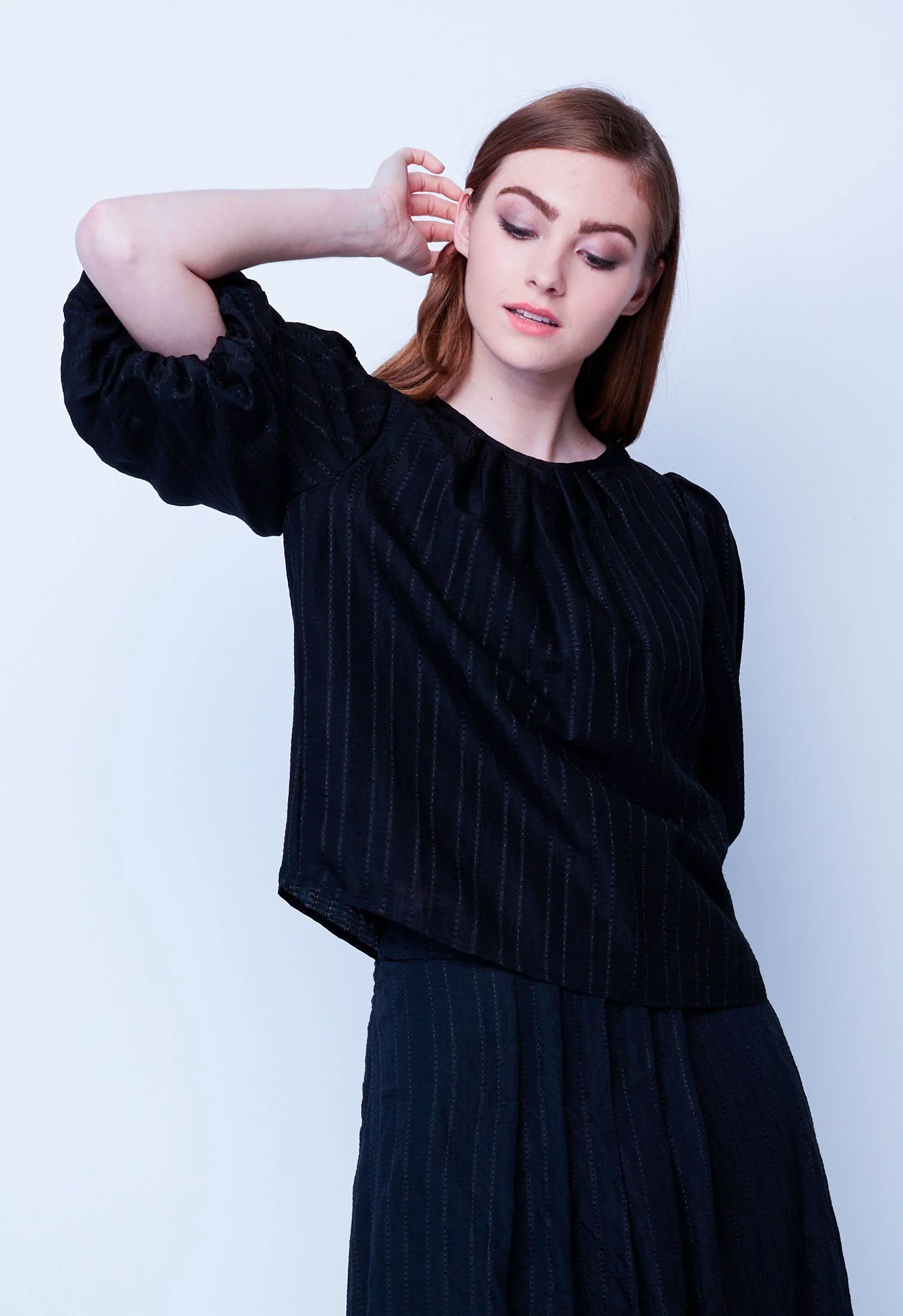 Thread Stripe Balloon Sleeve Top