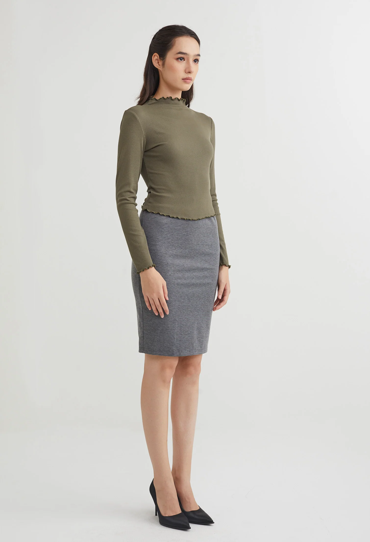 Frilled Turtleneck Inner Fitted Top