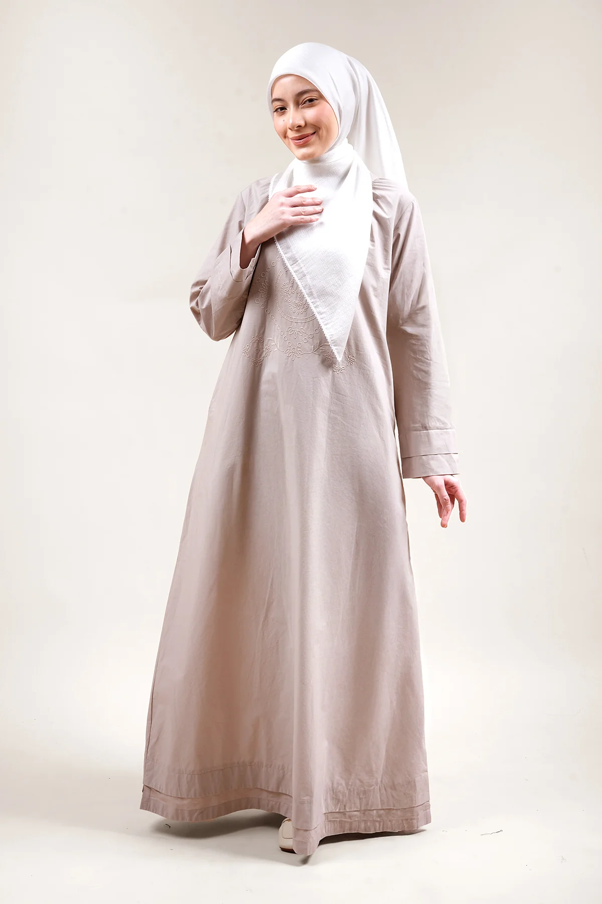 Neera Embroidery Jubah
