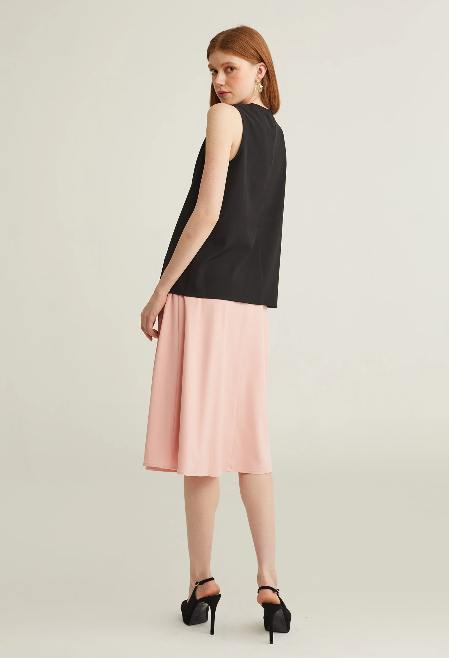 Twist Pleated Sleeveless Top