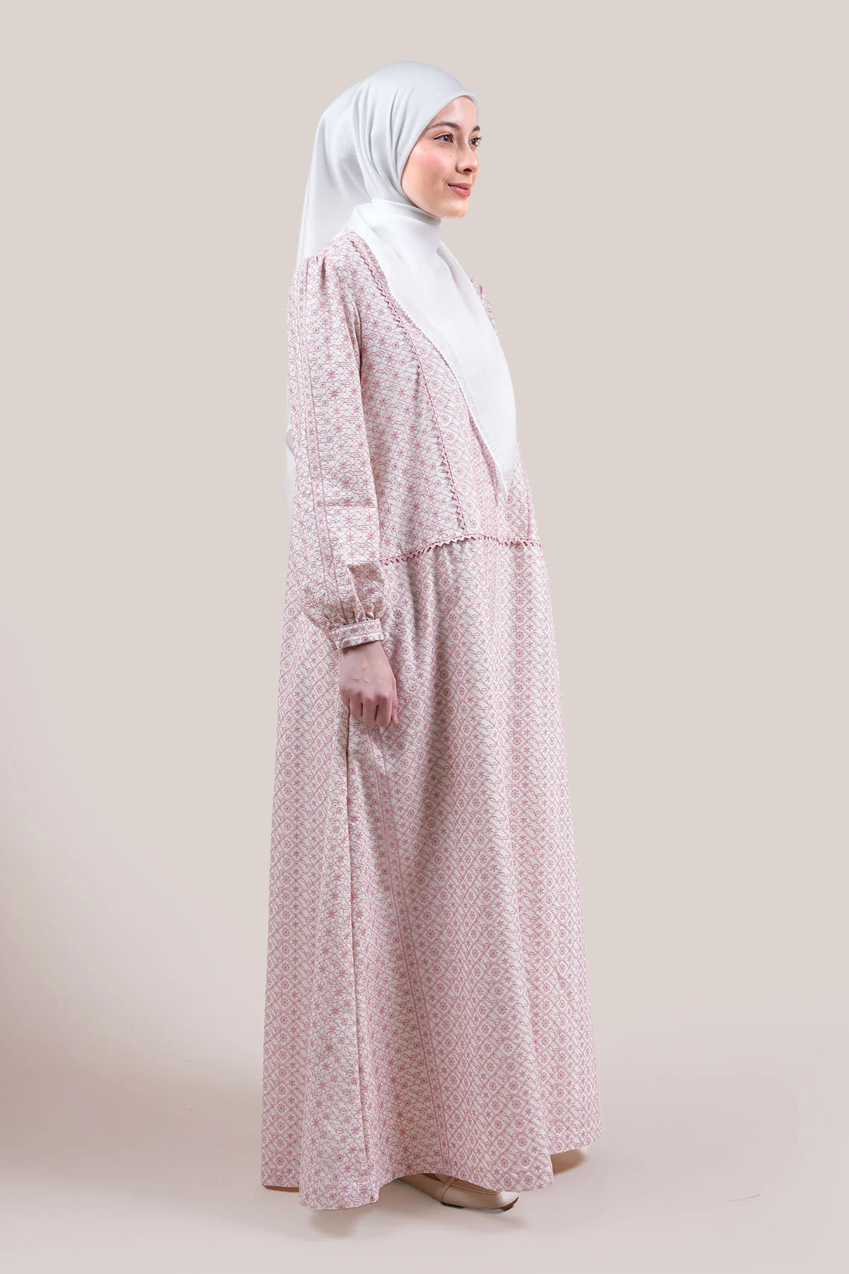 Anahita Embroidery Jubah