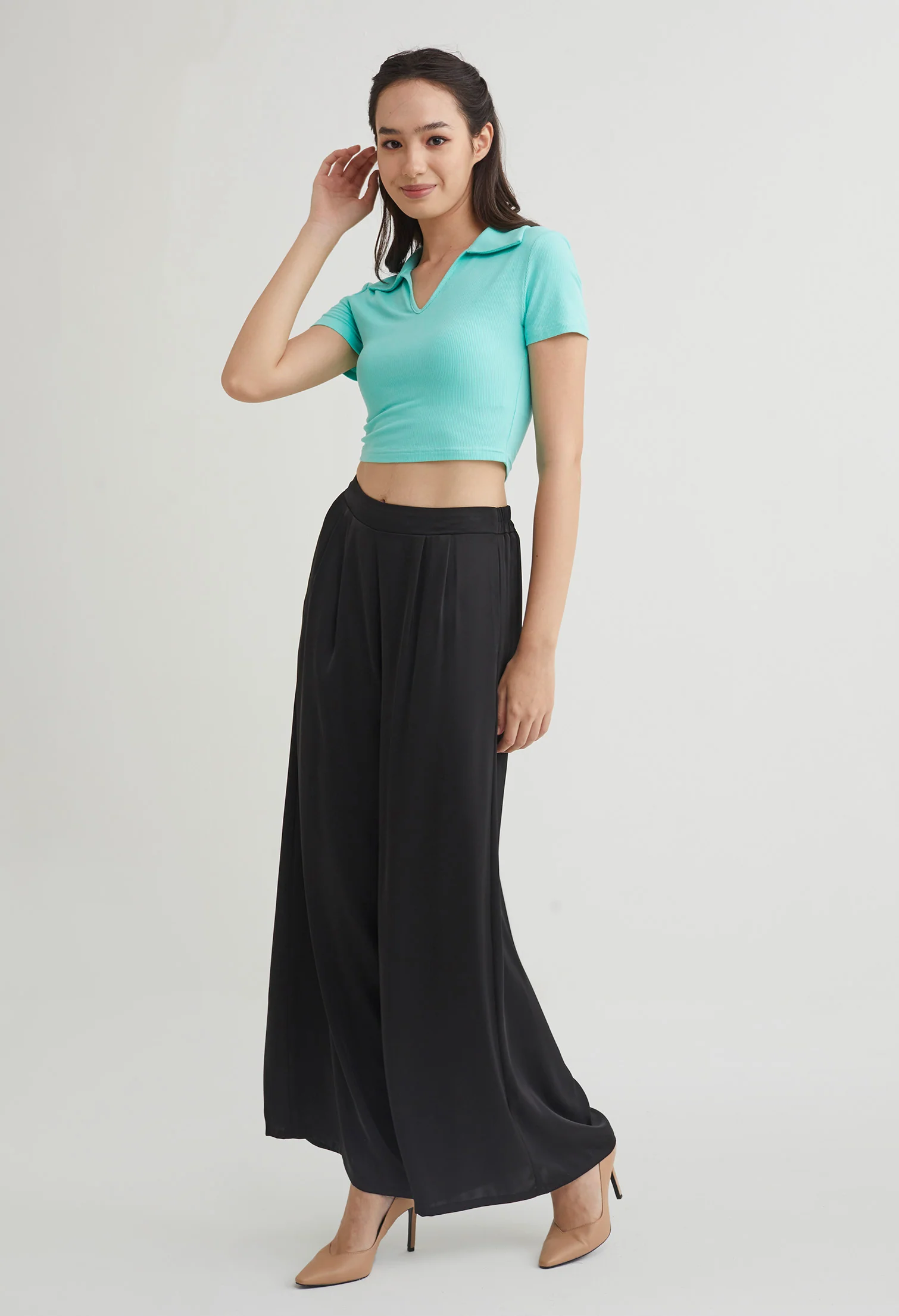 Ribbed Collared Cropped Top