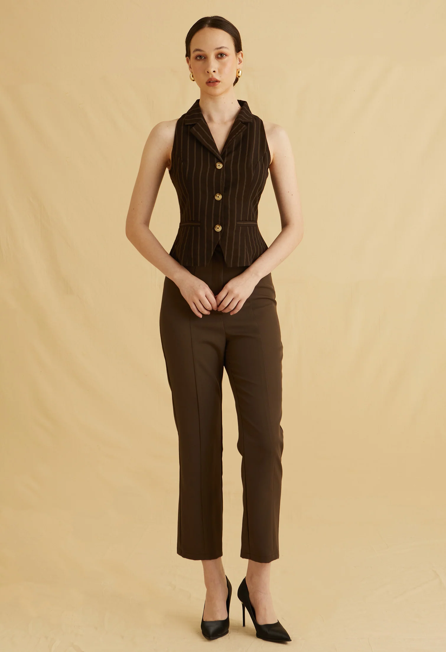 Sharp Line Collared Sleeveless Vest