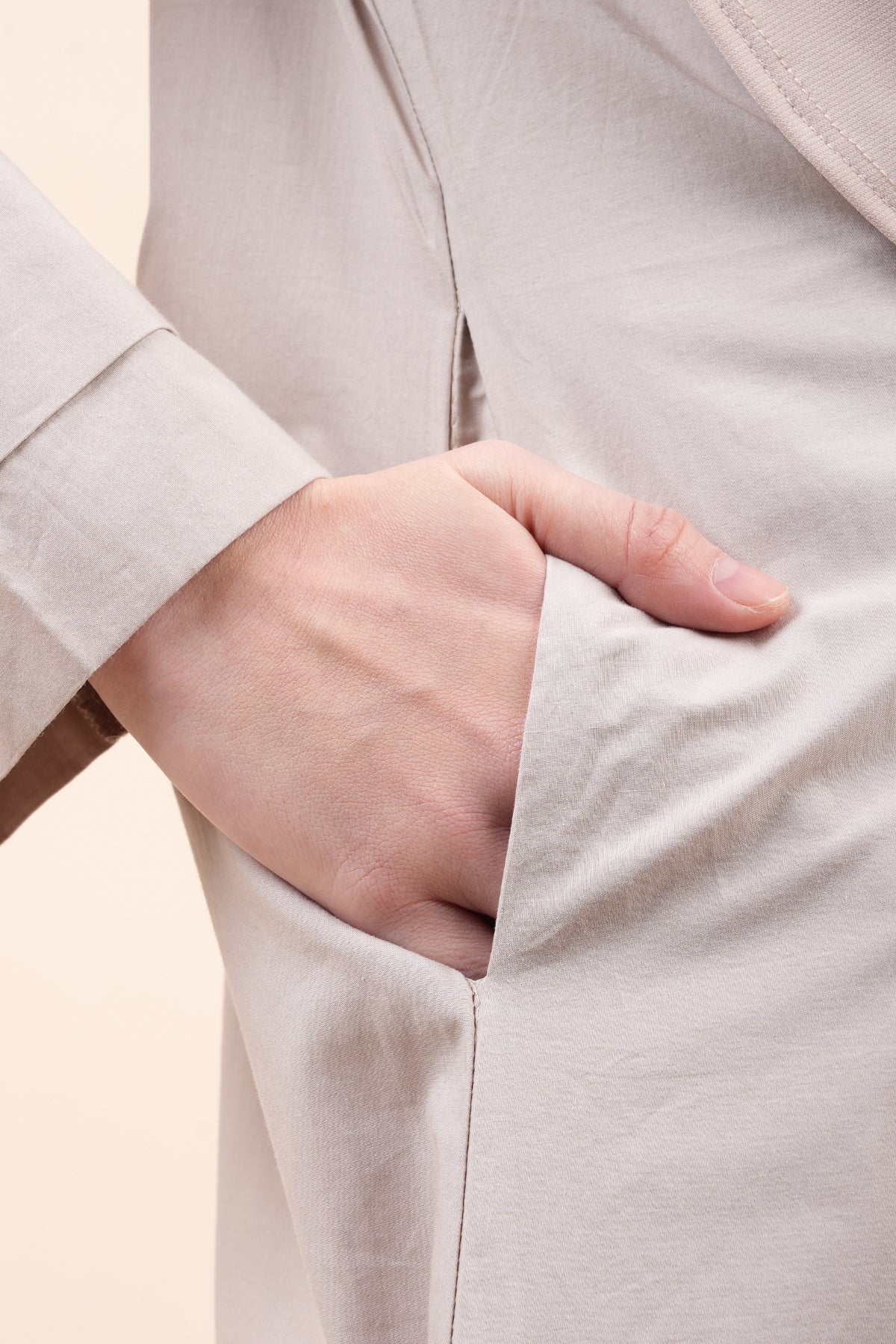 Neera Embroidery Jubah