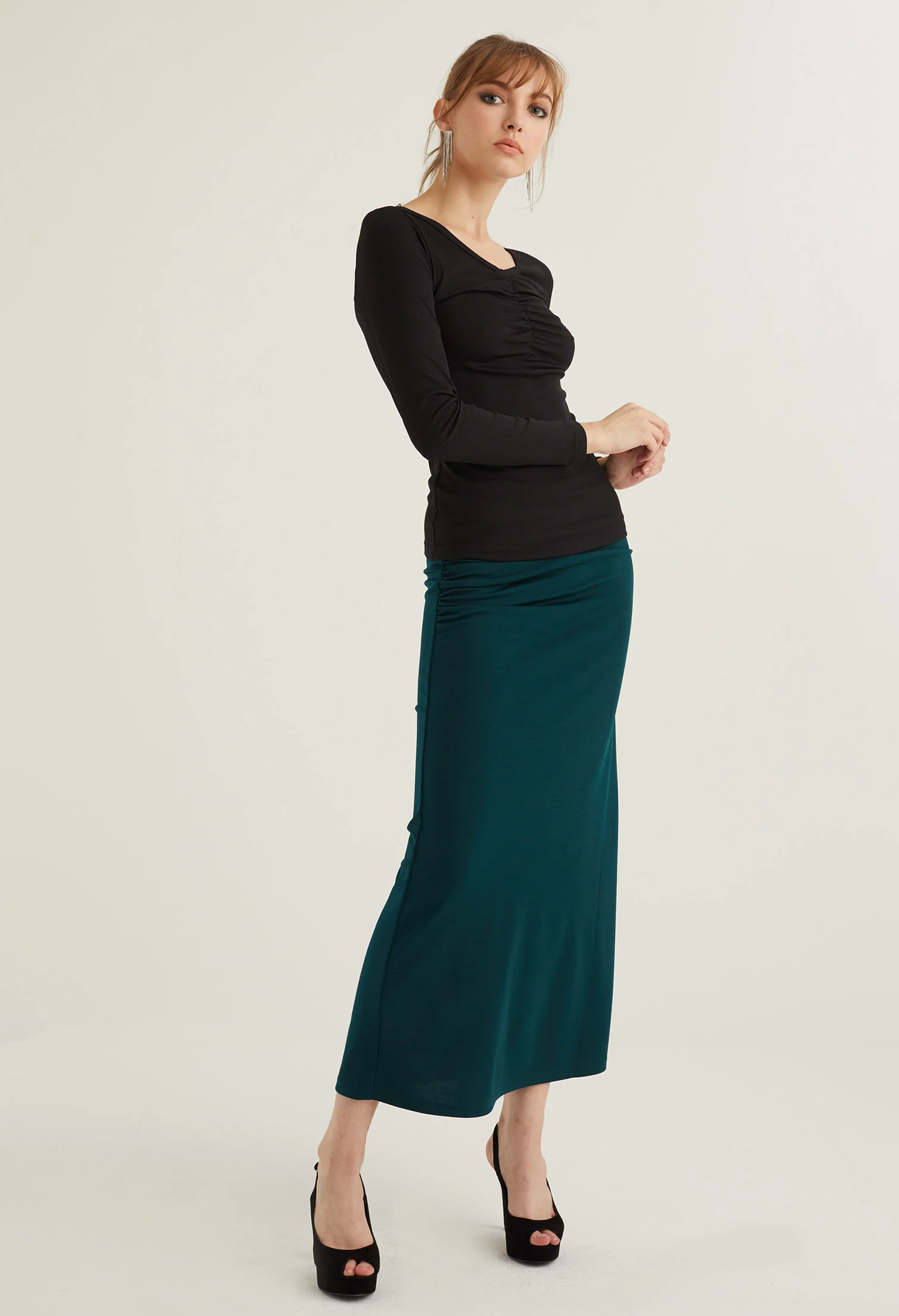 Basic Cinch Detail V Neck Top