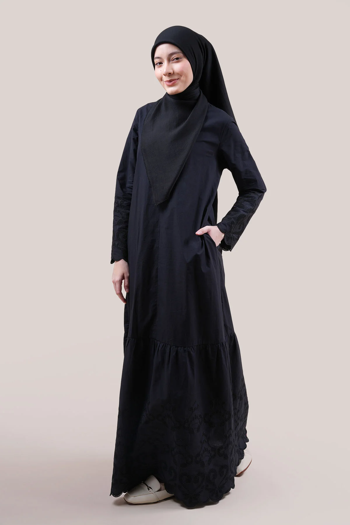 Leora Embroidery Jubah