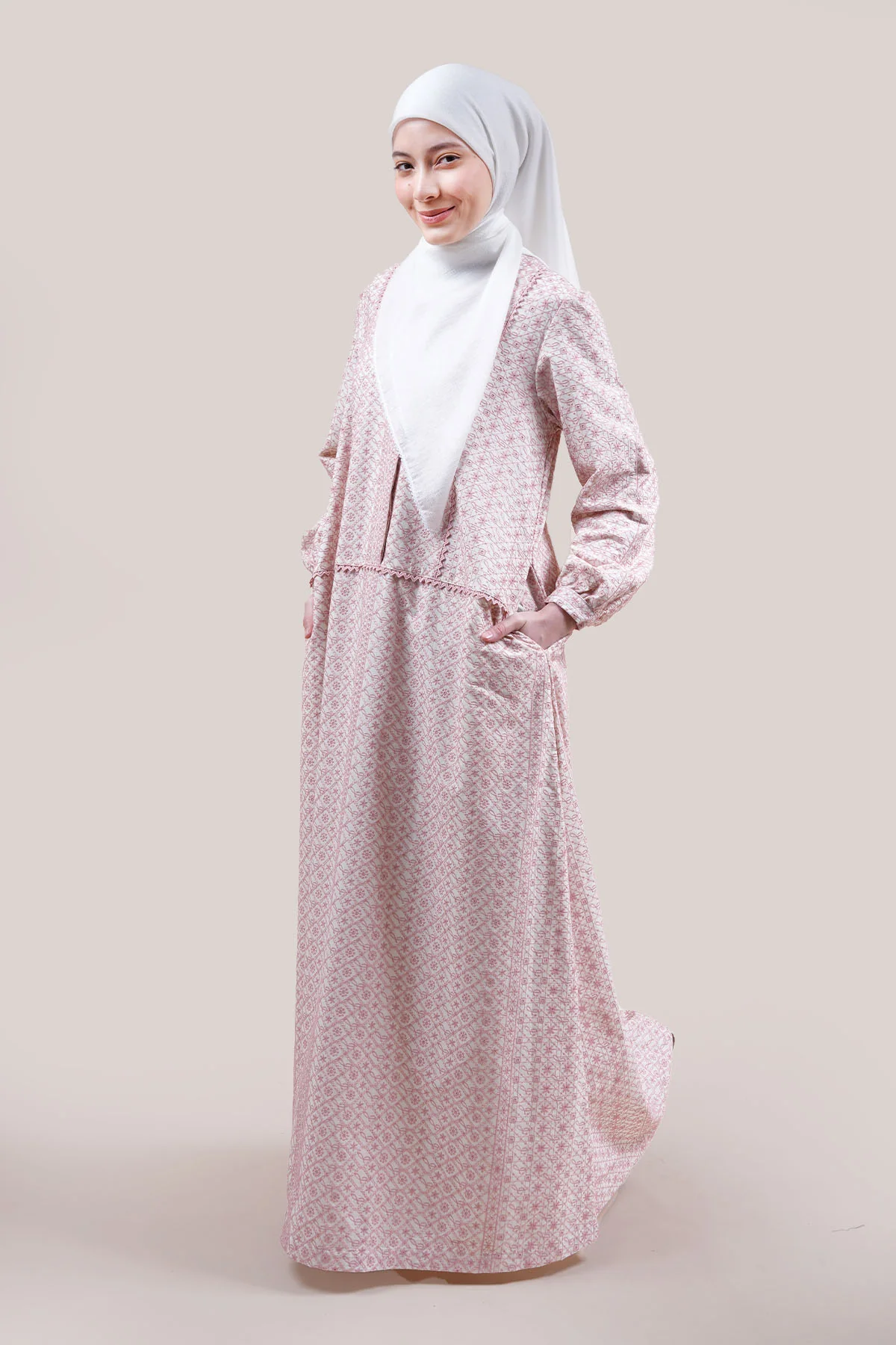 Anahita Embroidery Jubah