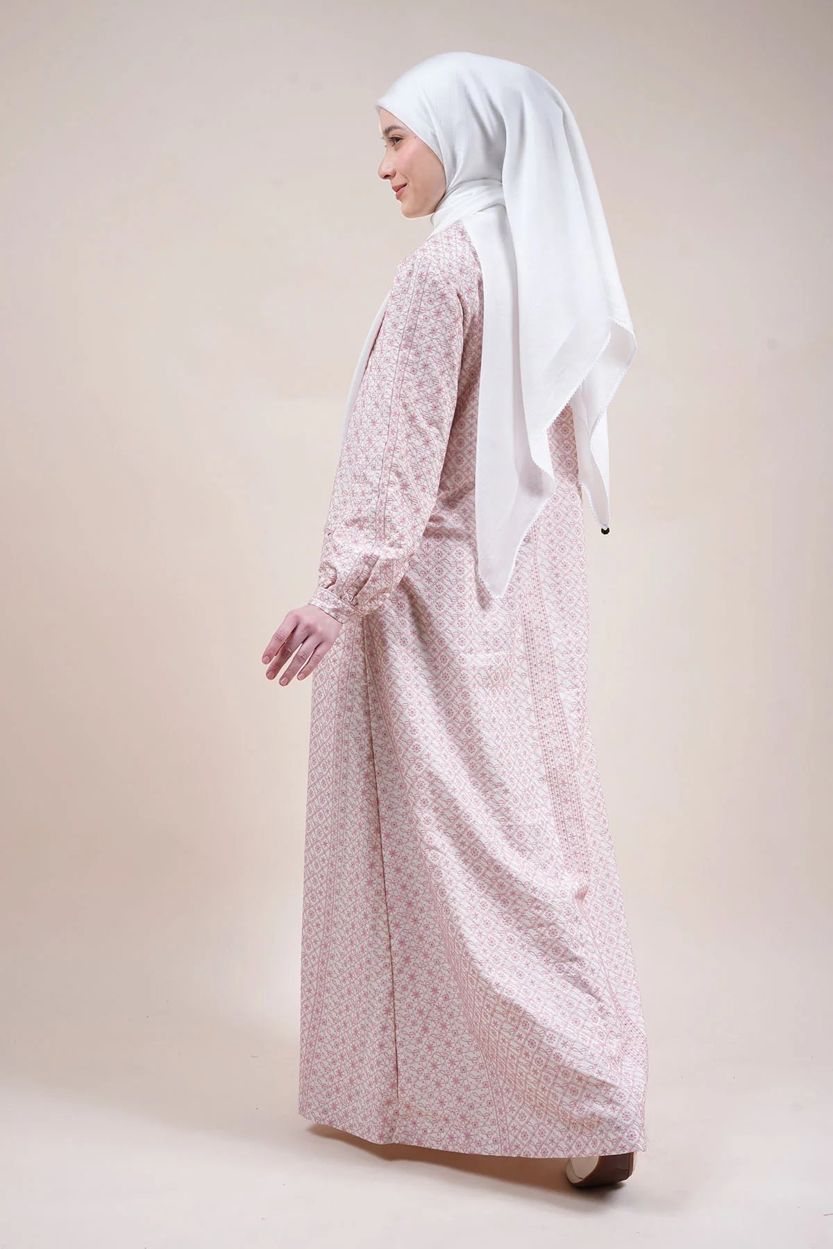 Anahita Embroidery Jubah