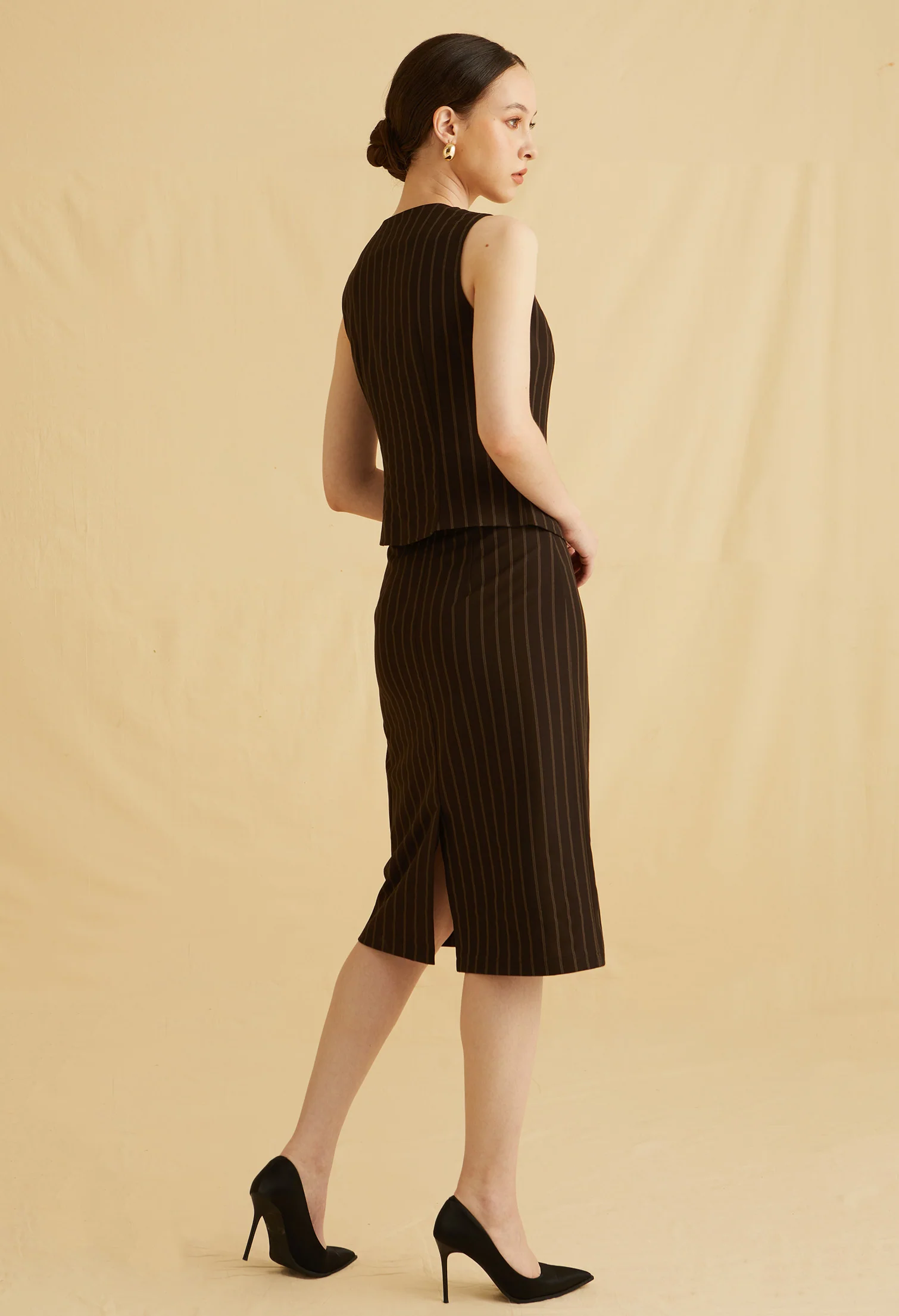 Sharp Line V-Neck Sleeveless Vest