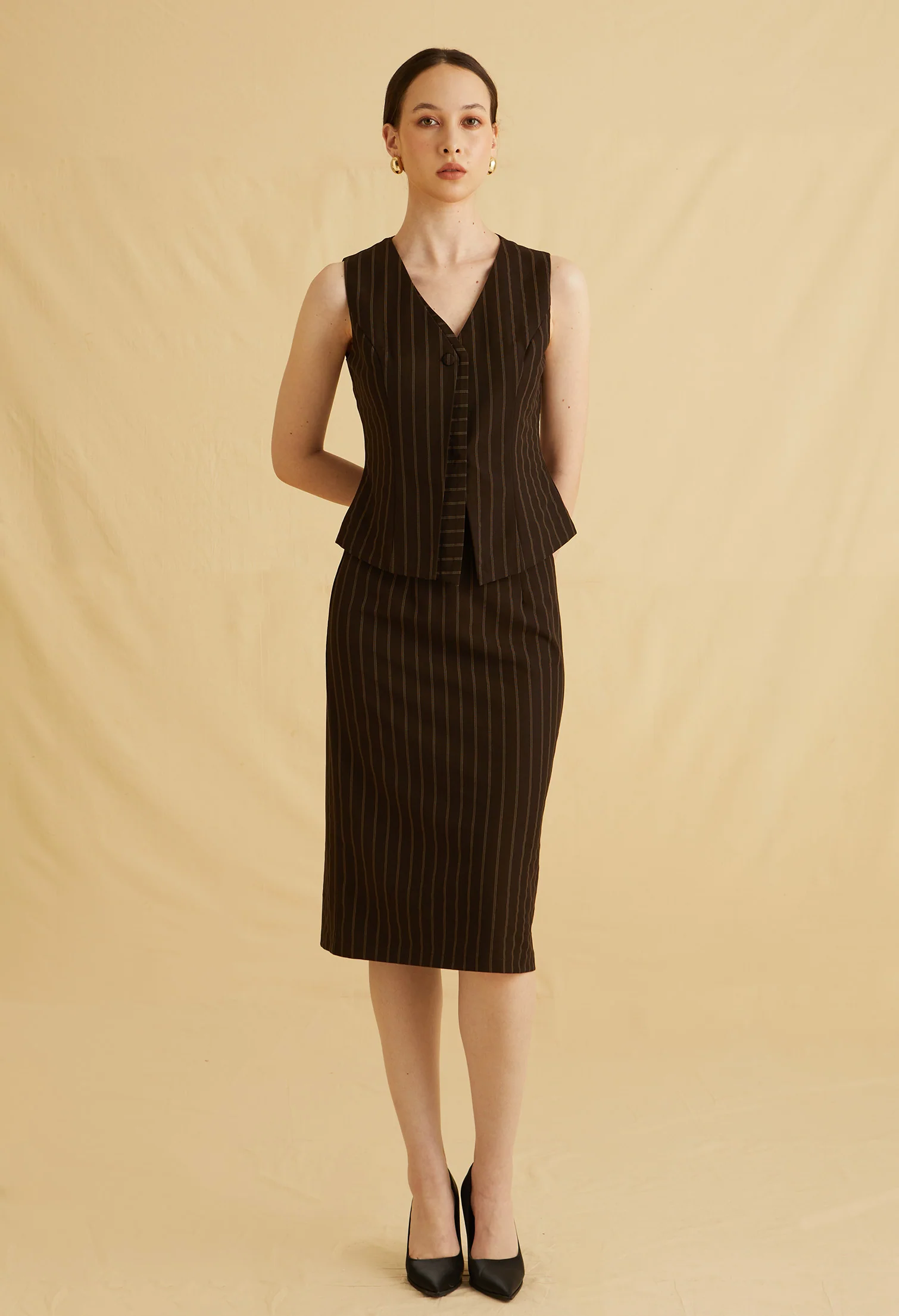 Sharp Line V-Neck Sleeveless Vest