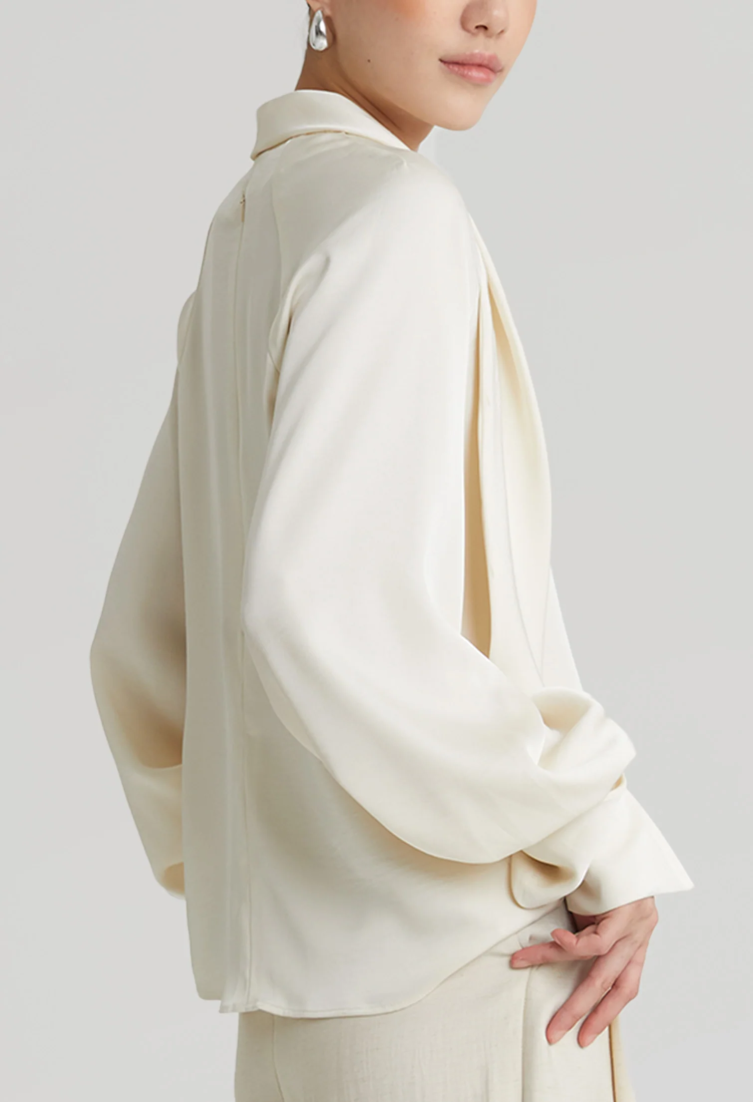 nichii X NURITA HARITH Scarf Flou V-Neck Top