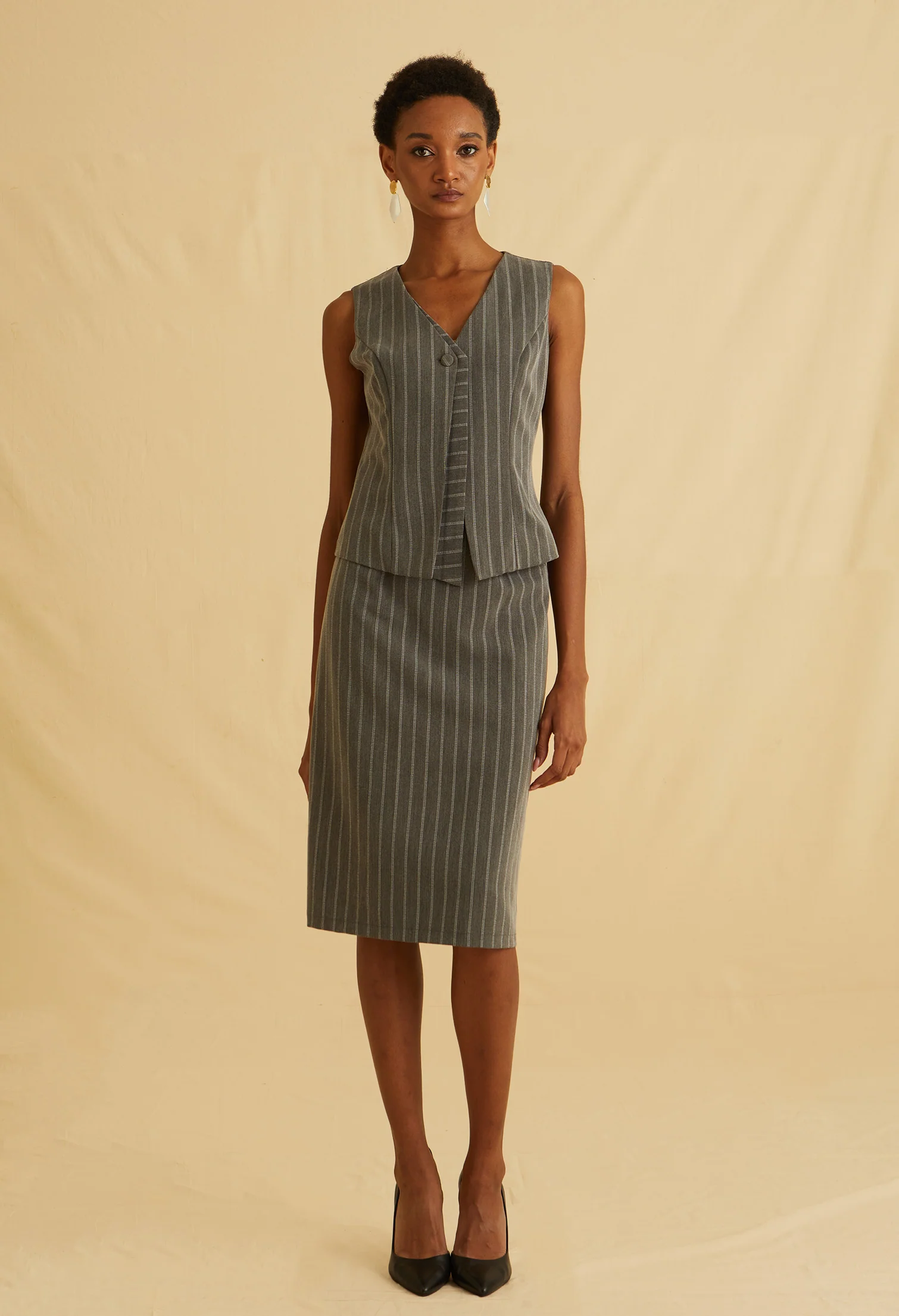 Sharp Line V-Neck Sleeveless Vest