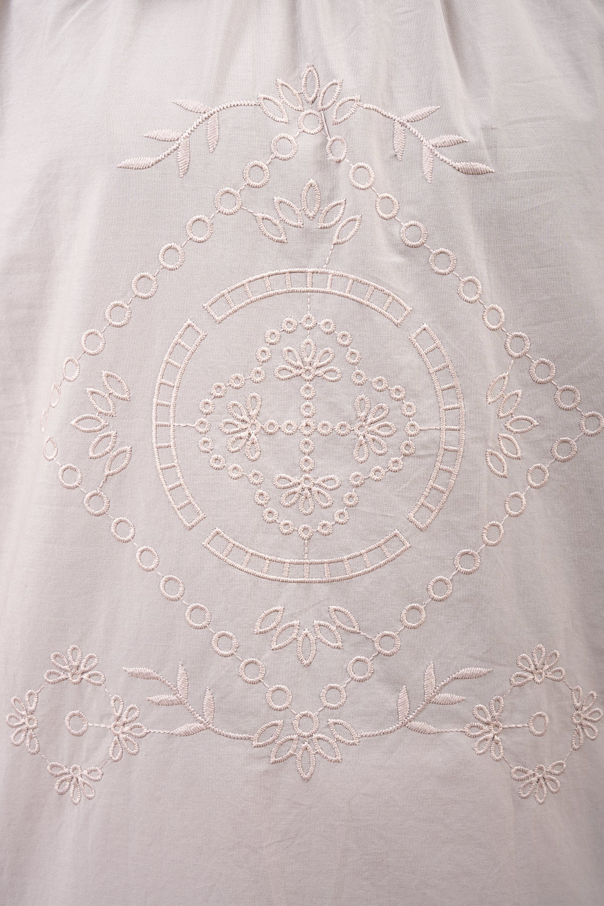 Neera Embroidery Jubah