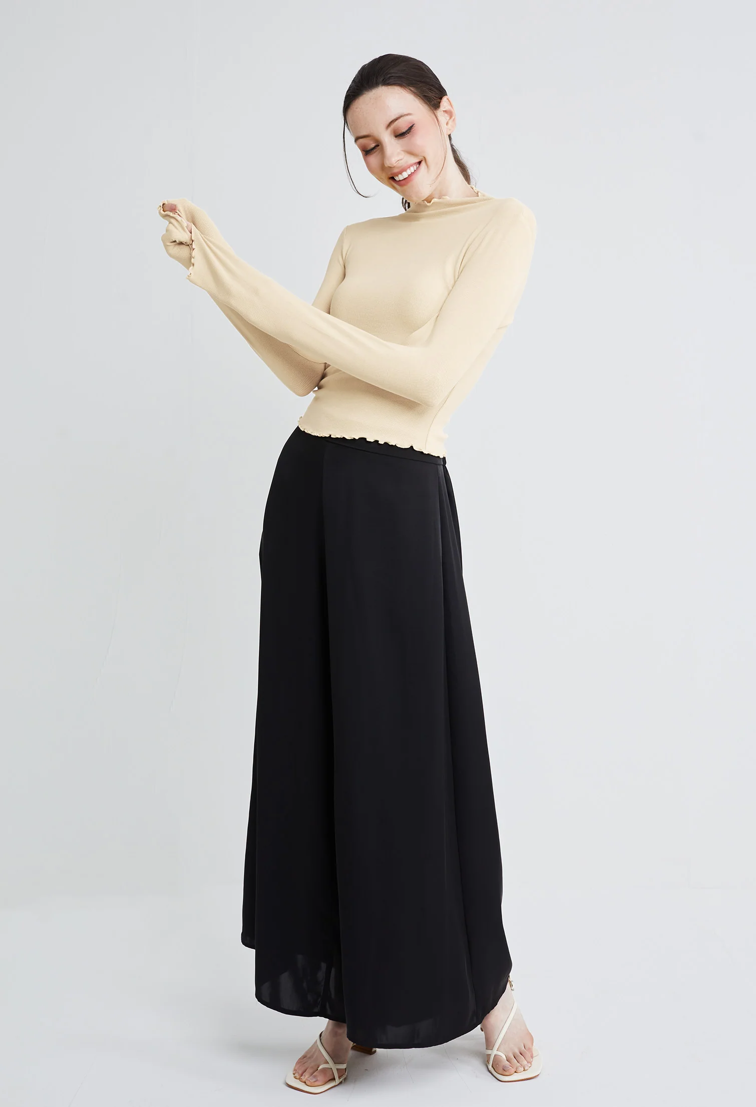 Frilled Turtleneck Inner Fitted Top
