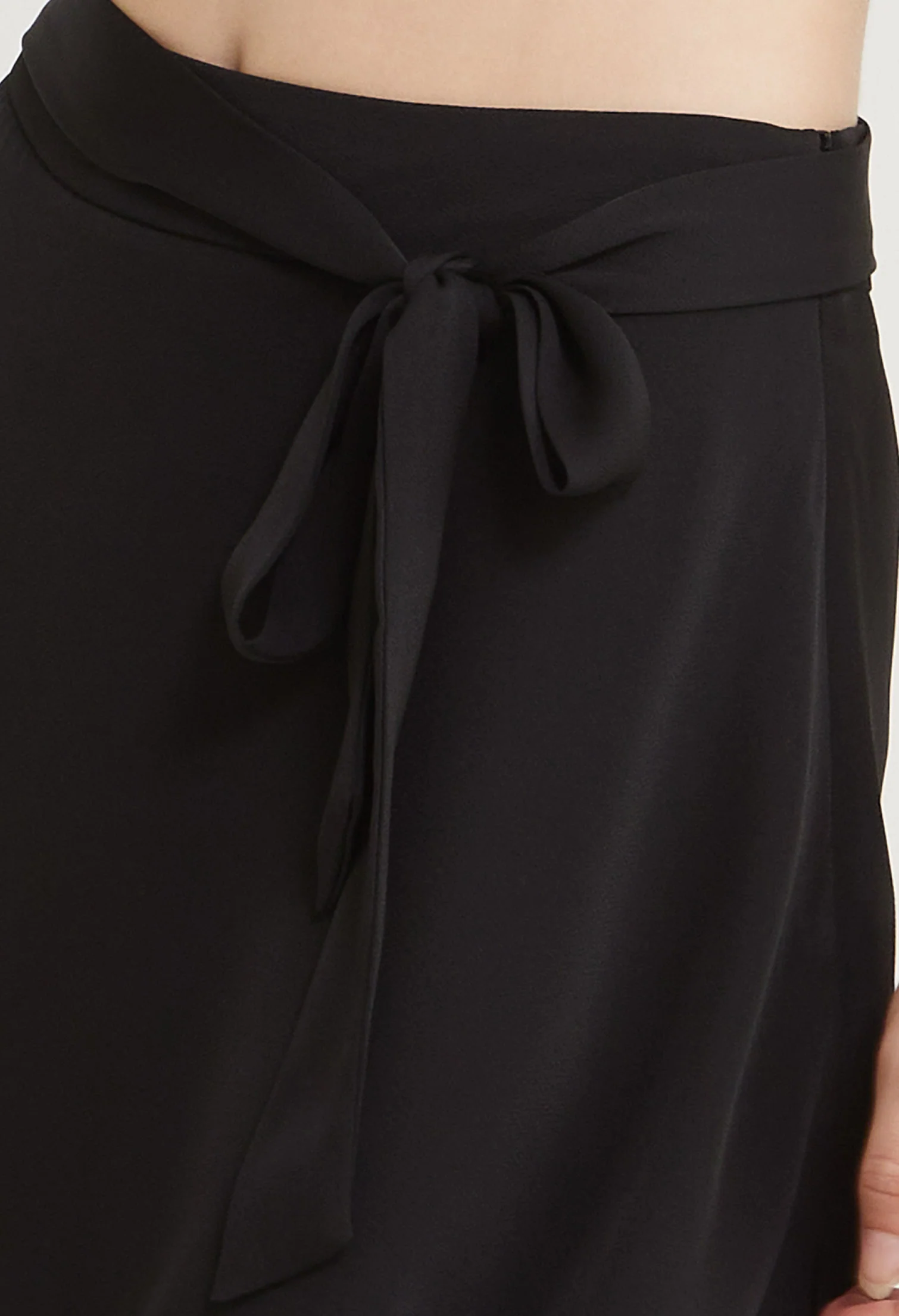 Hula Twist Mini Skirt