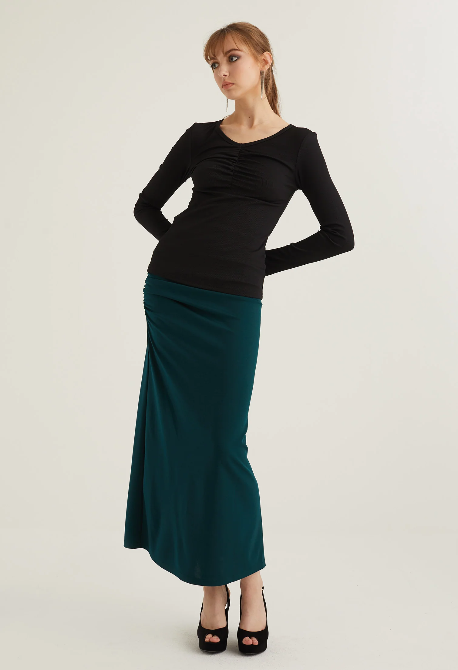 Basic Cinch Detail V Neck Top