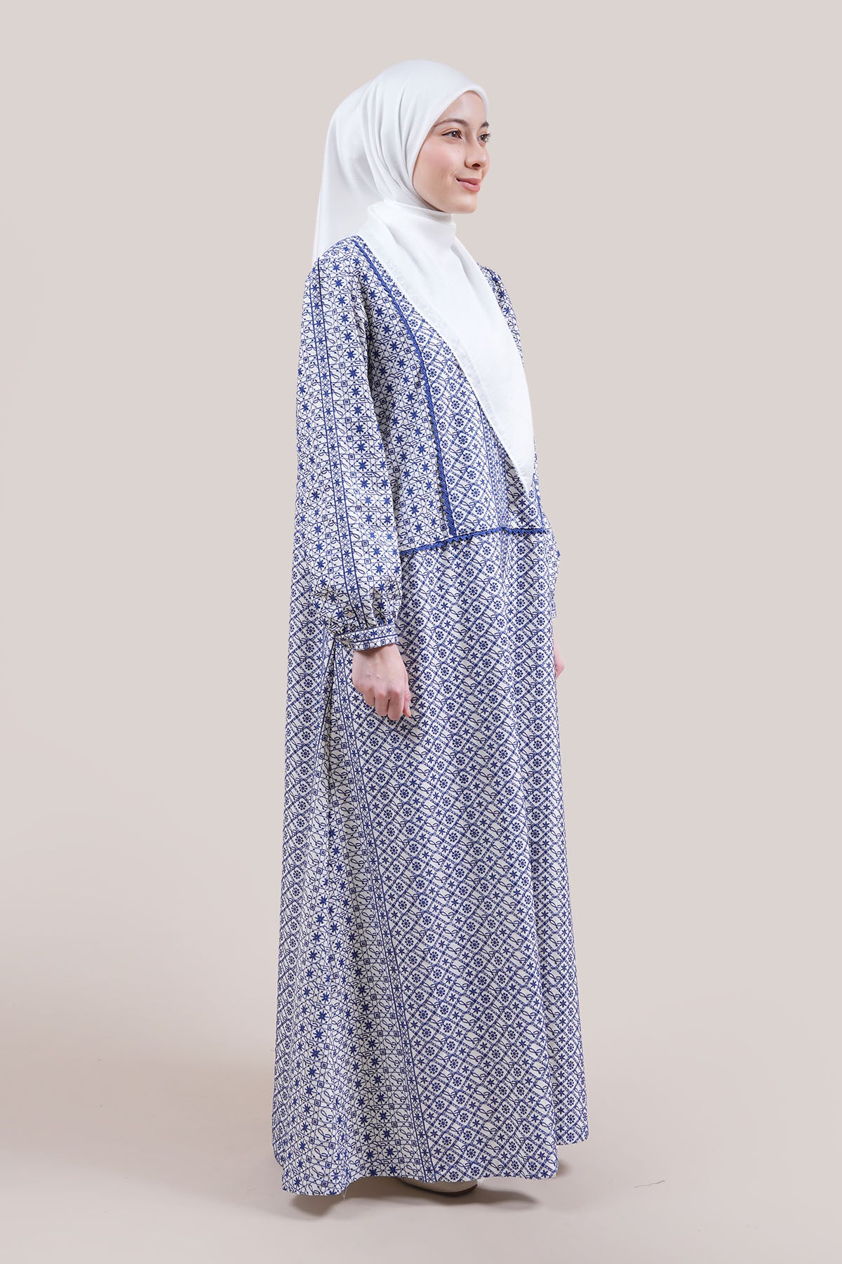 Anahita Embroidery Jubah
