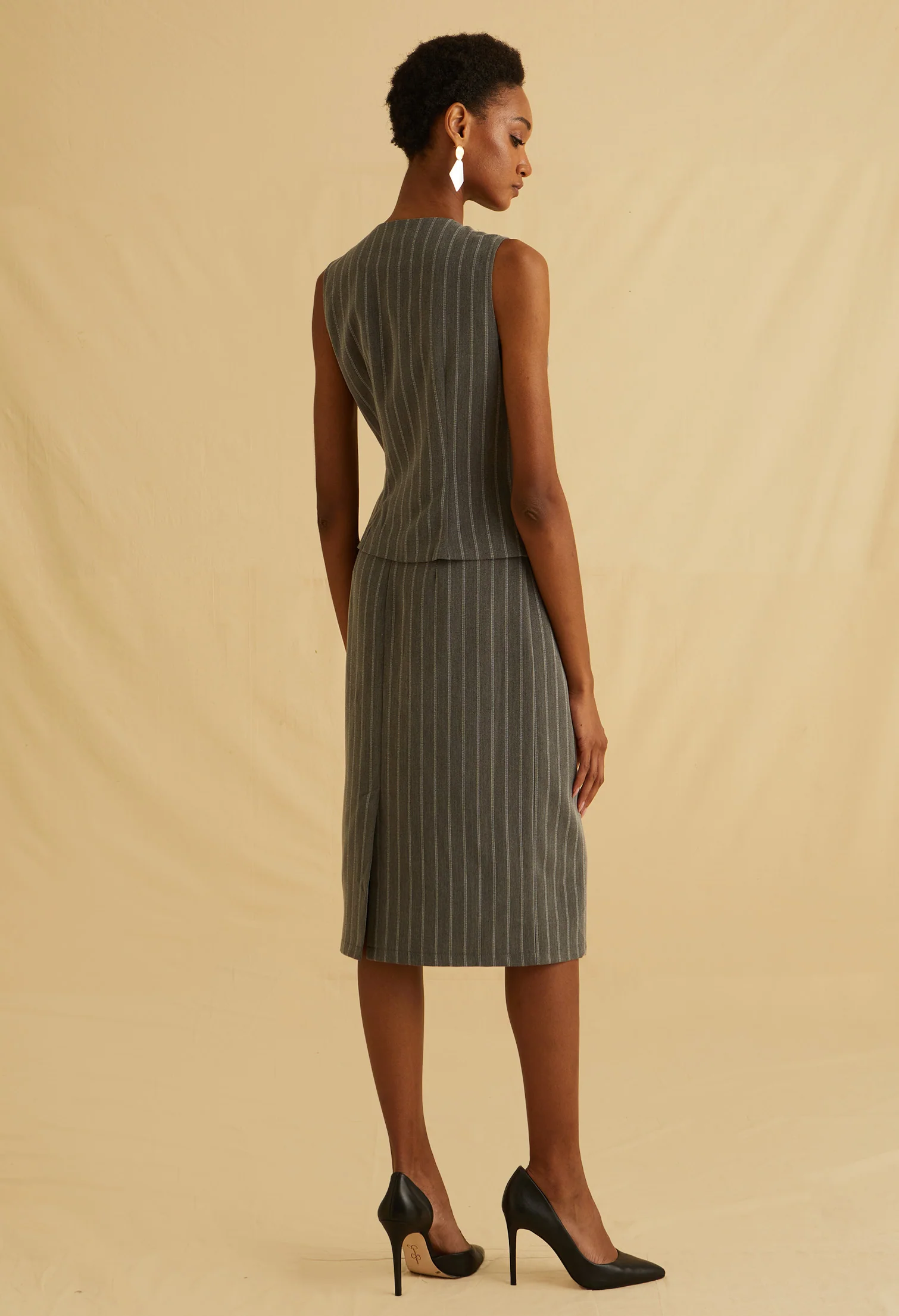 Sharp Line V-Neck Sleeveless Vest