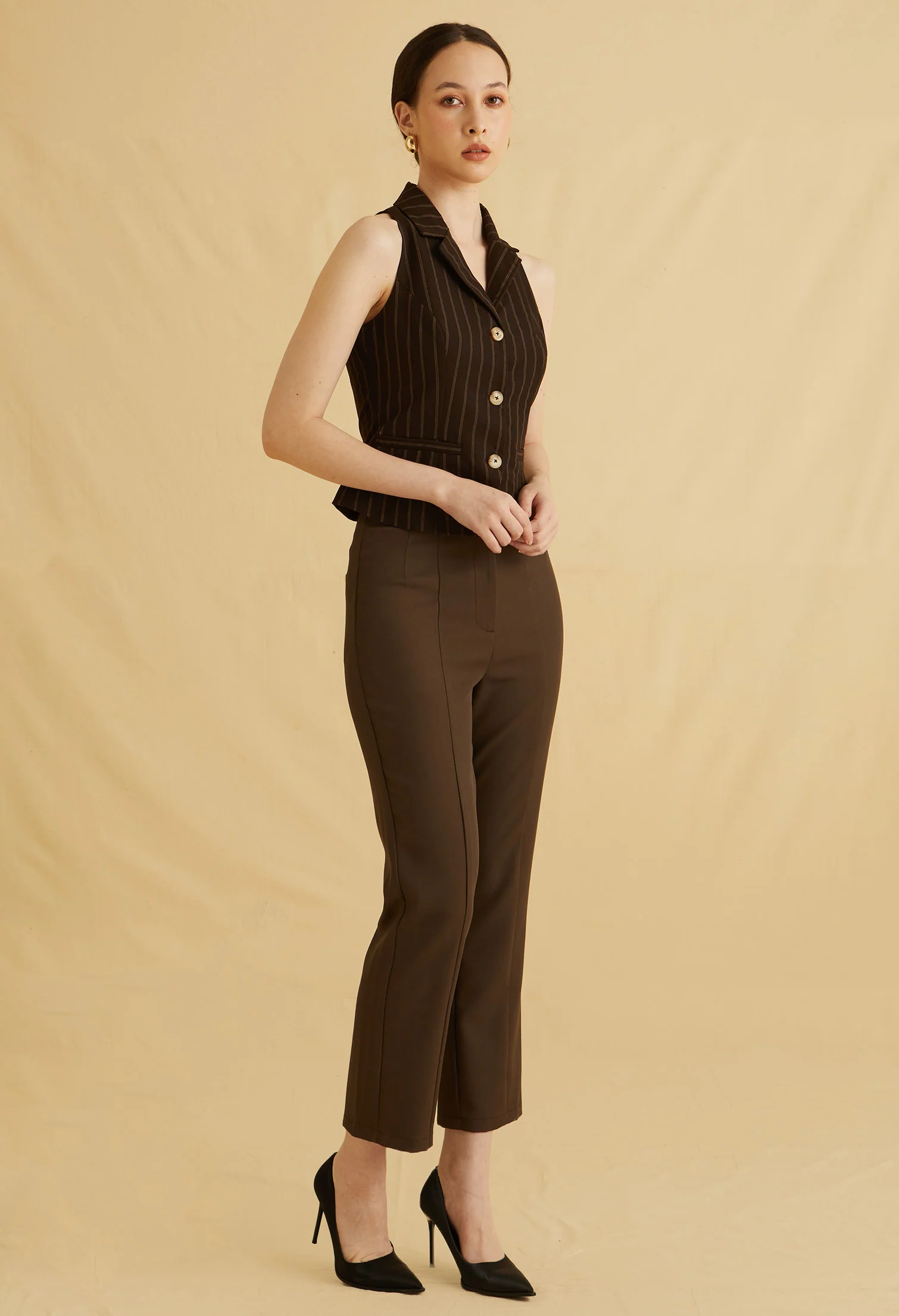 Sharp Line Collared Sleeveless Vest