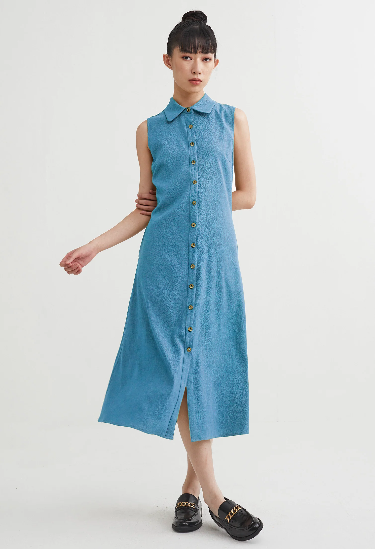 Chic Sleeveless Button Down Dress