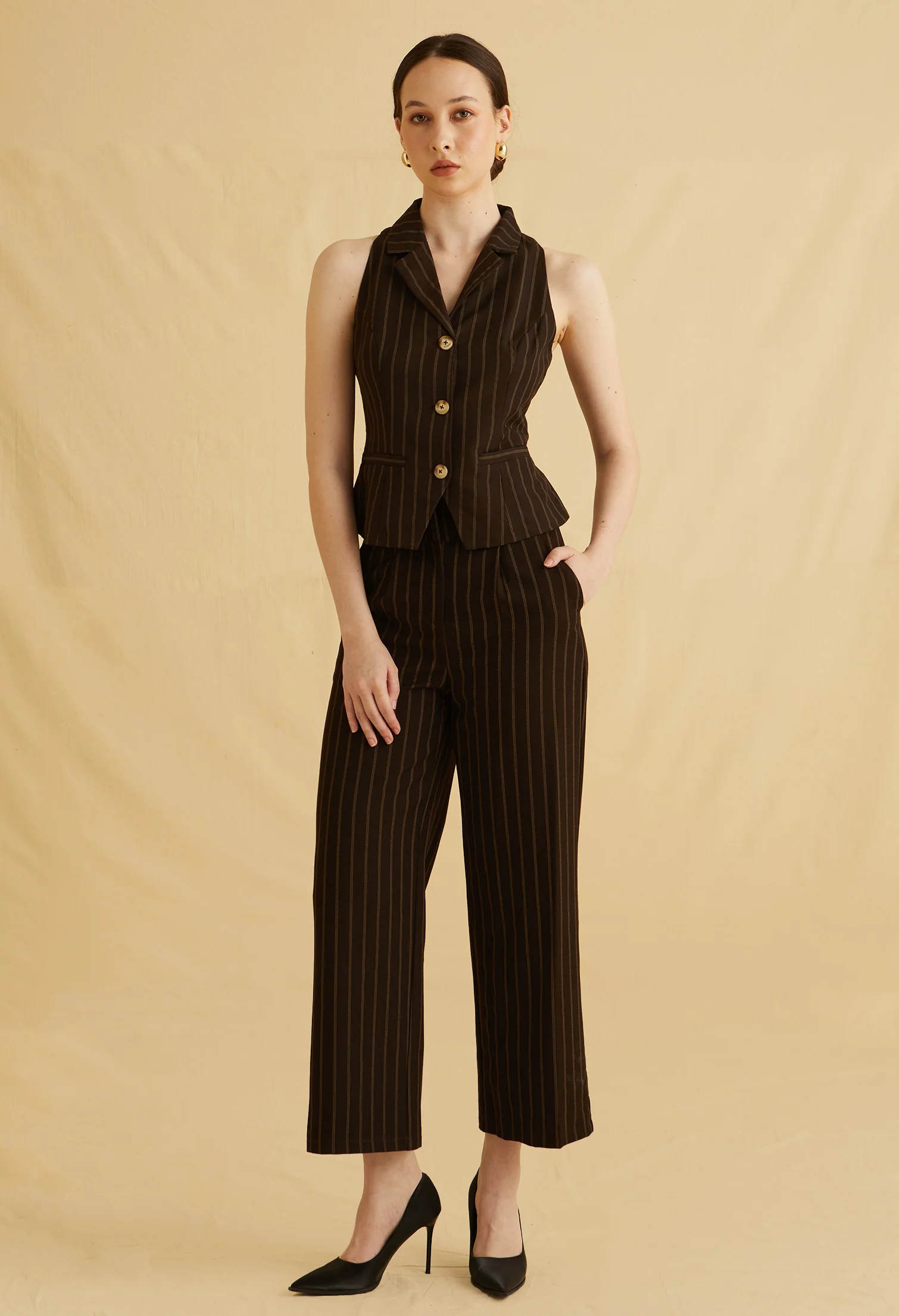 Sharp Line Collared Sleeveless Vest