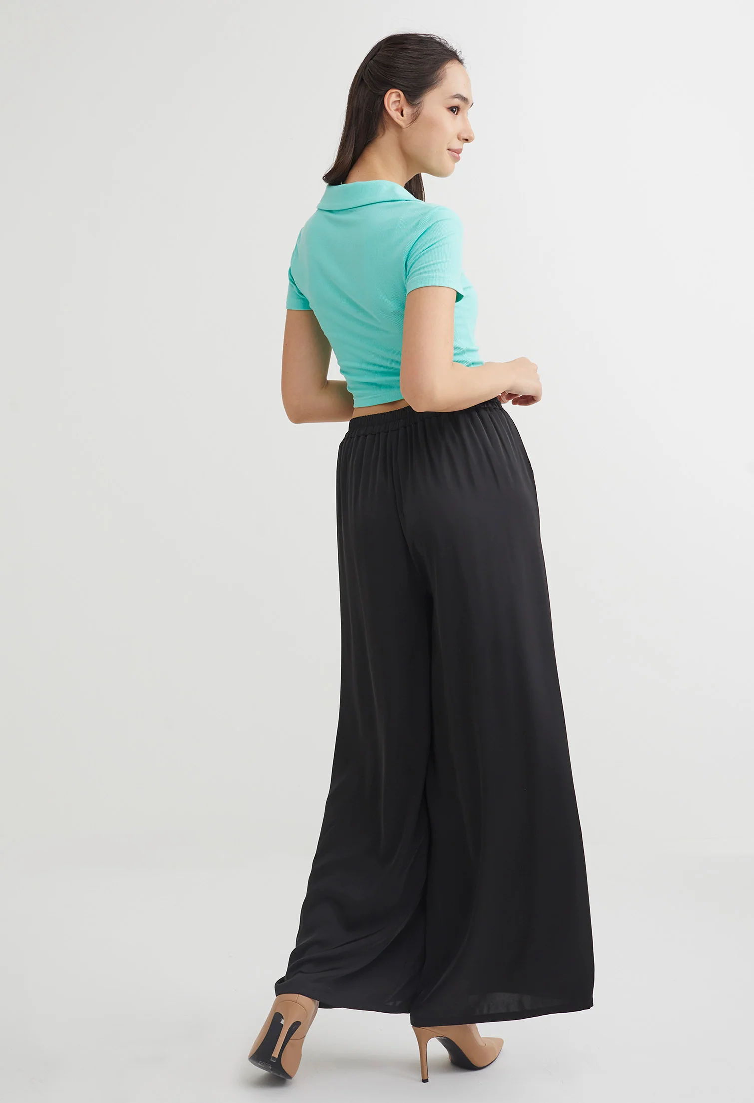 Ribbed Collared Cropped Top