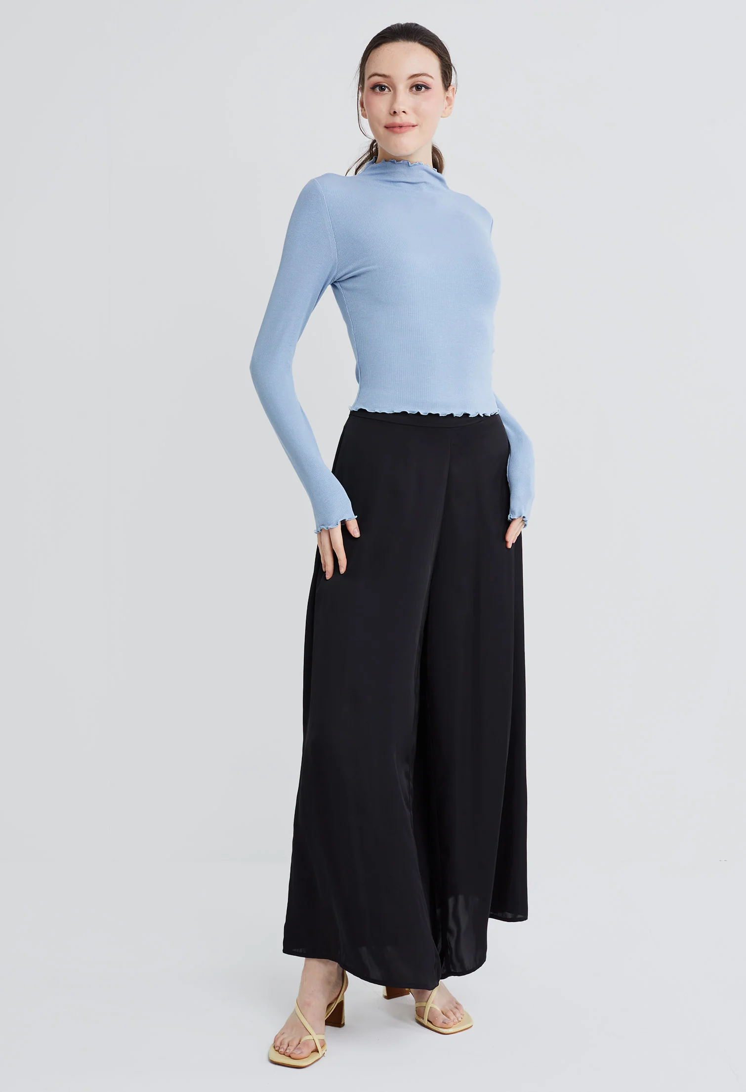 Frilled Turtleneck Inner Fitted Top