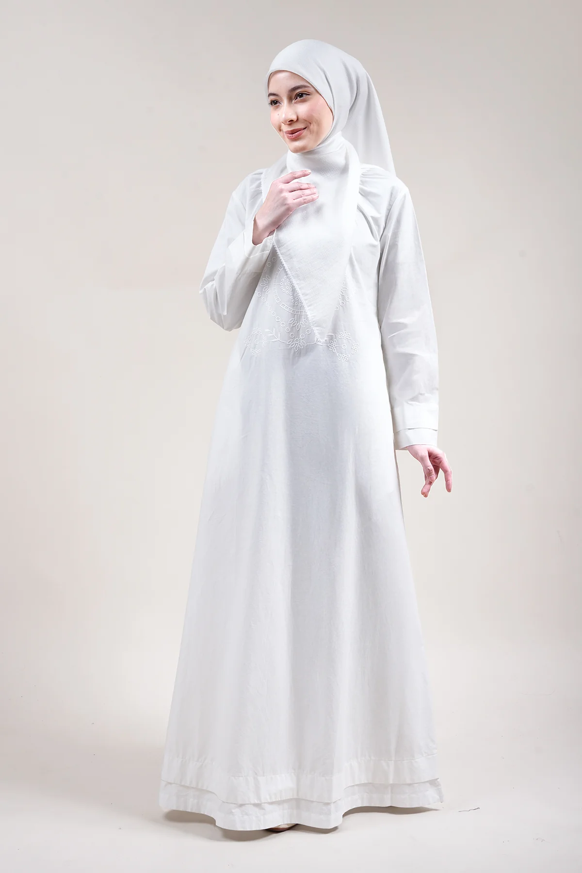 Neera Embroidery Jubah